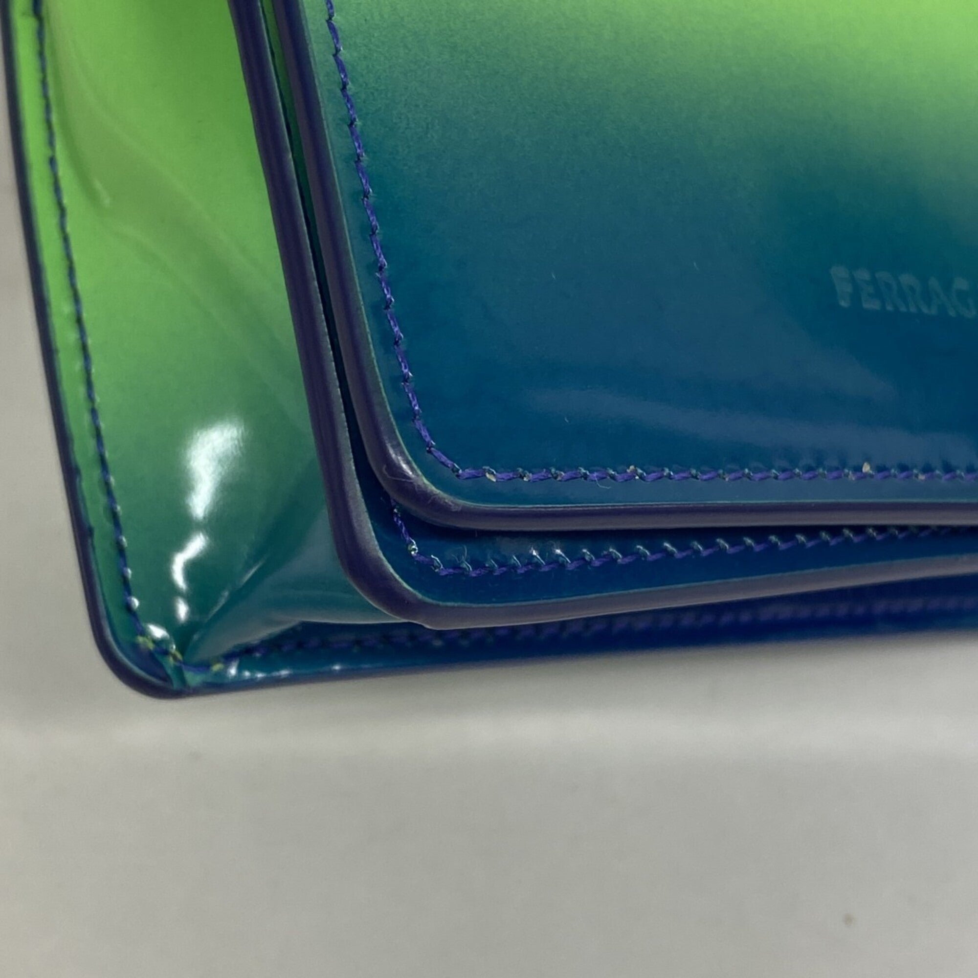 Salvatore Ferragamo Green Leather Handbag (Pre-Owned)
