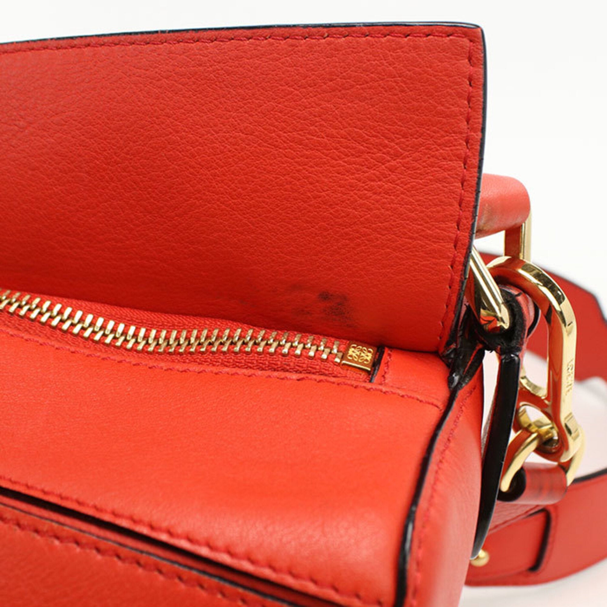 Loewe Red Color Leather Handbag (Pre-Owned)