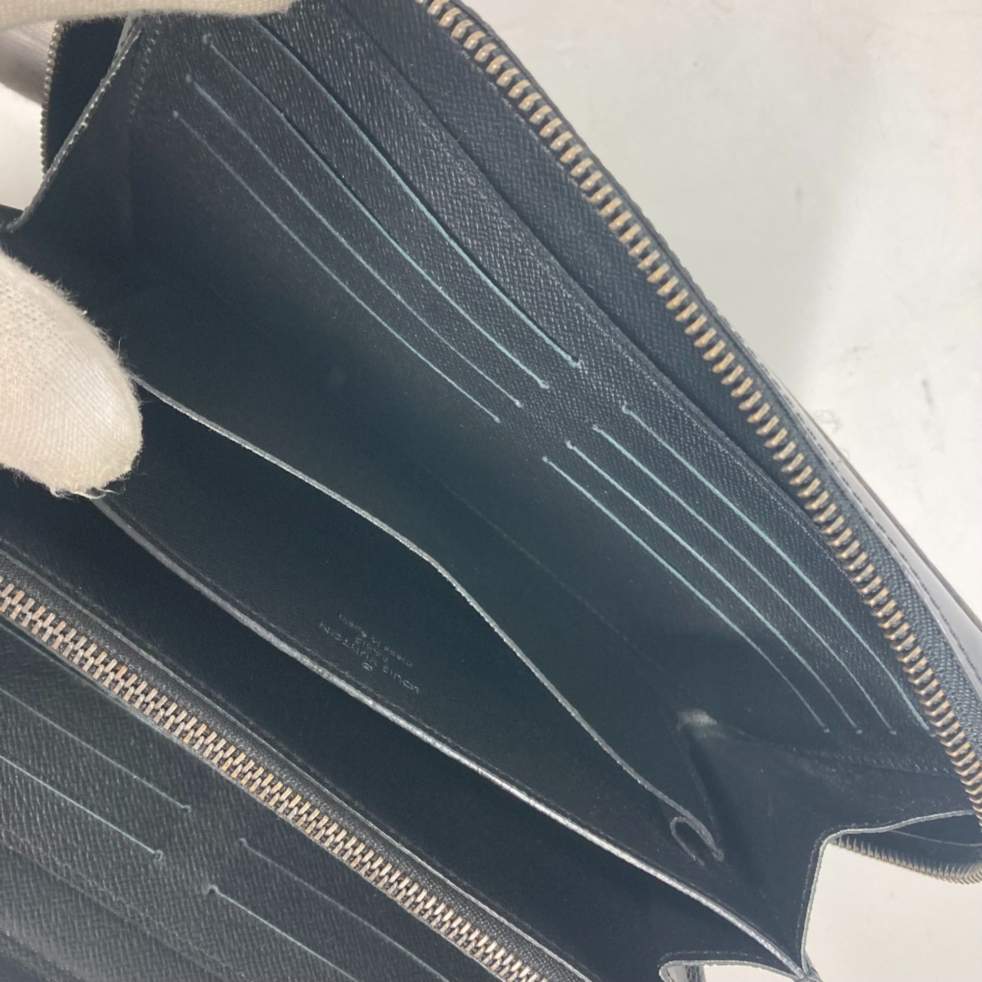 Louis Vuitton Black Other Long Wallet (Bi-Fold) (Pre-Owned)