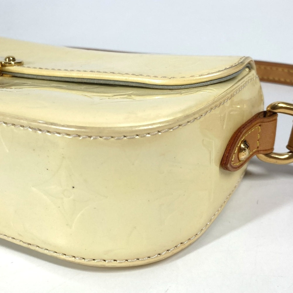 Louis Vuitton Monogram Vernis Pearl White Monogram Vernis Shoulder Bag (Pre-Owned)