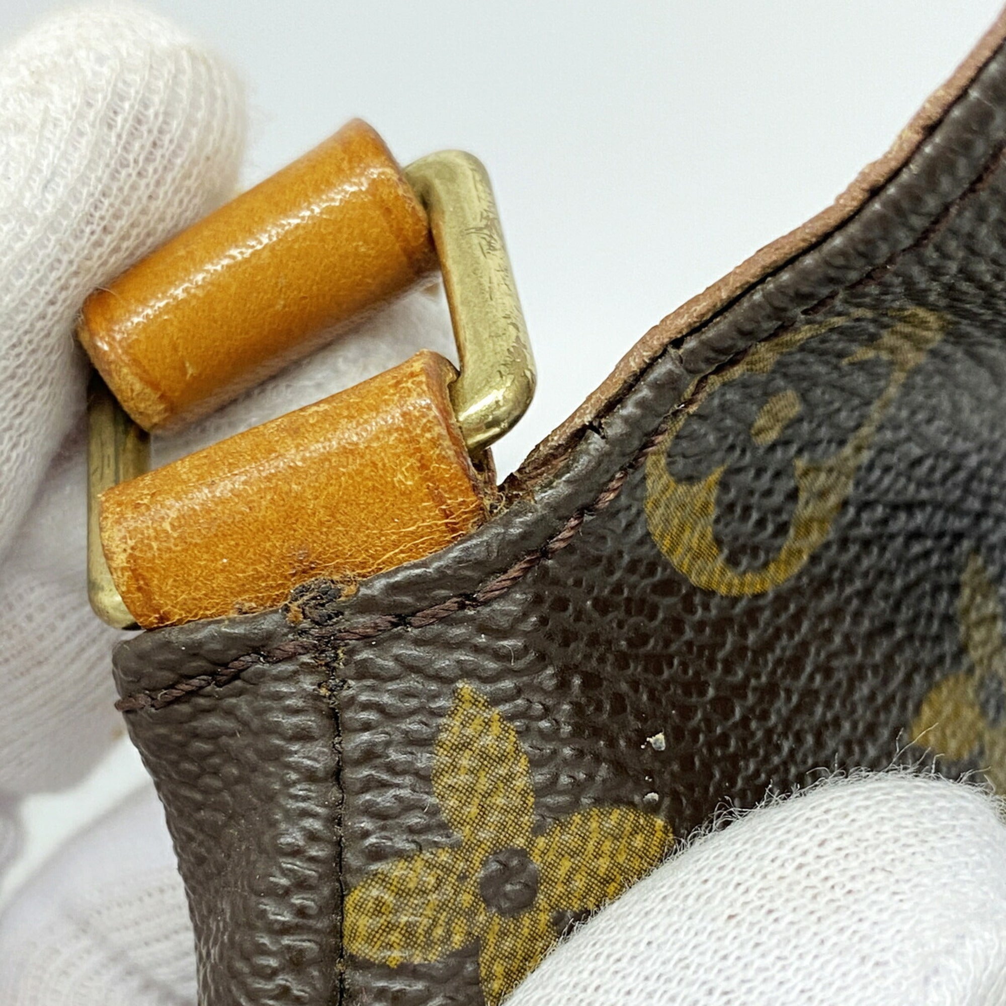 Louis Vuitton Brown Shoulder Bag (Pre-Owned)