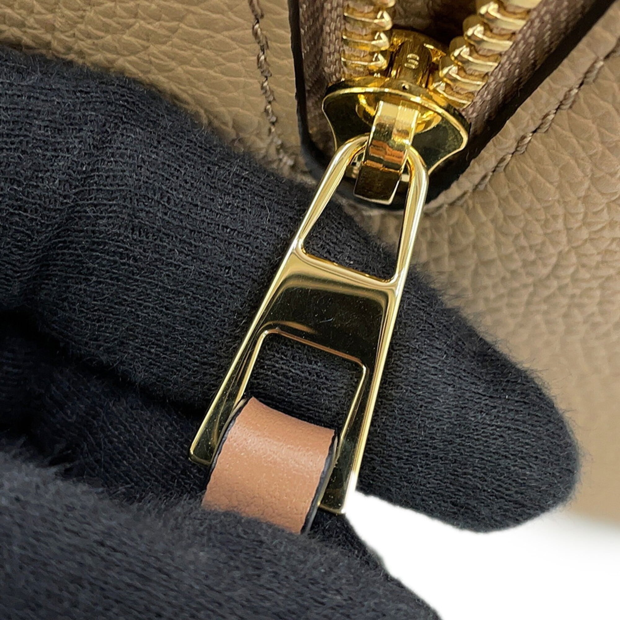 Loewe Beige Sand Leather Handbag (Pre-Owned)