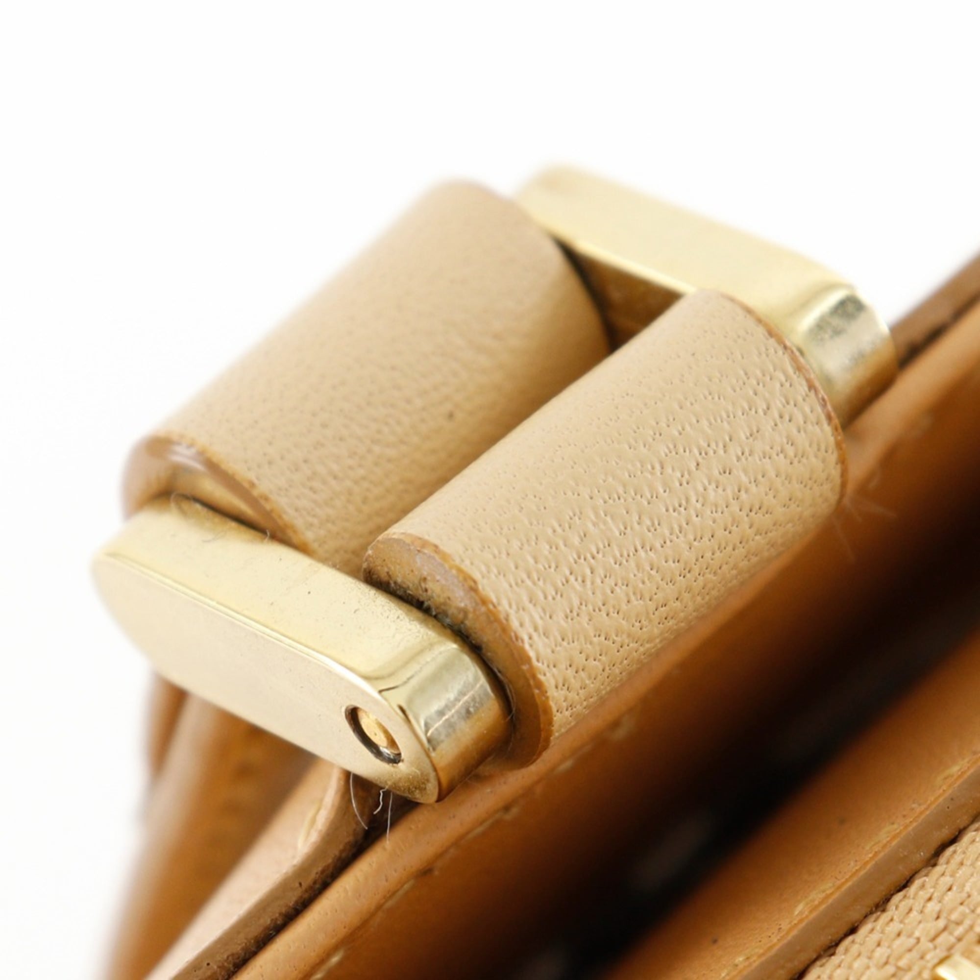 Burberry Beige Leather Handbag (Pre-Owned)