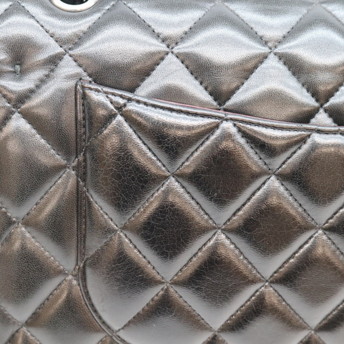 Chanel Black Leather Shoulder Bag (Pre-Owned)