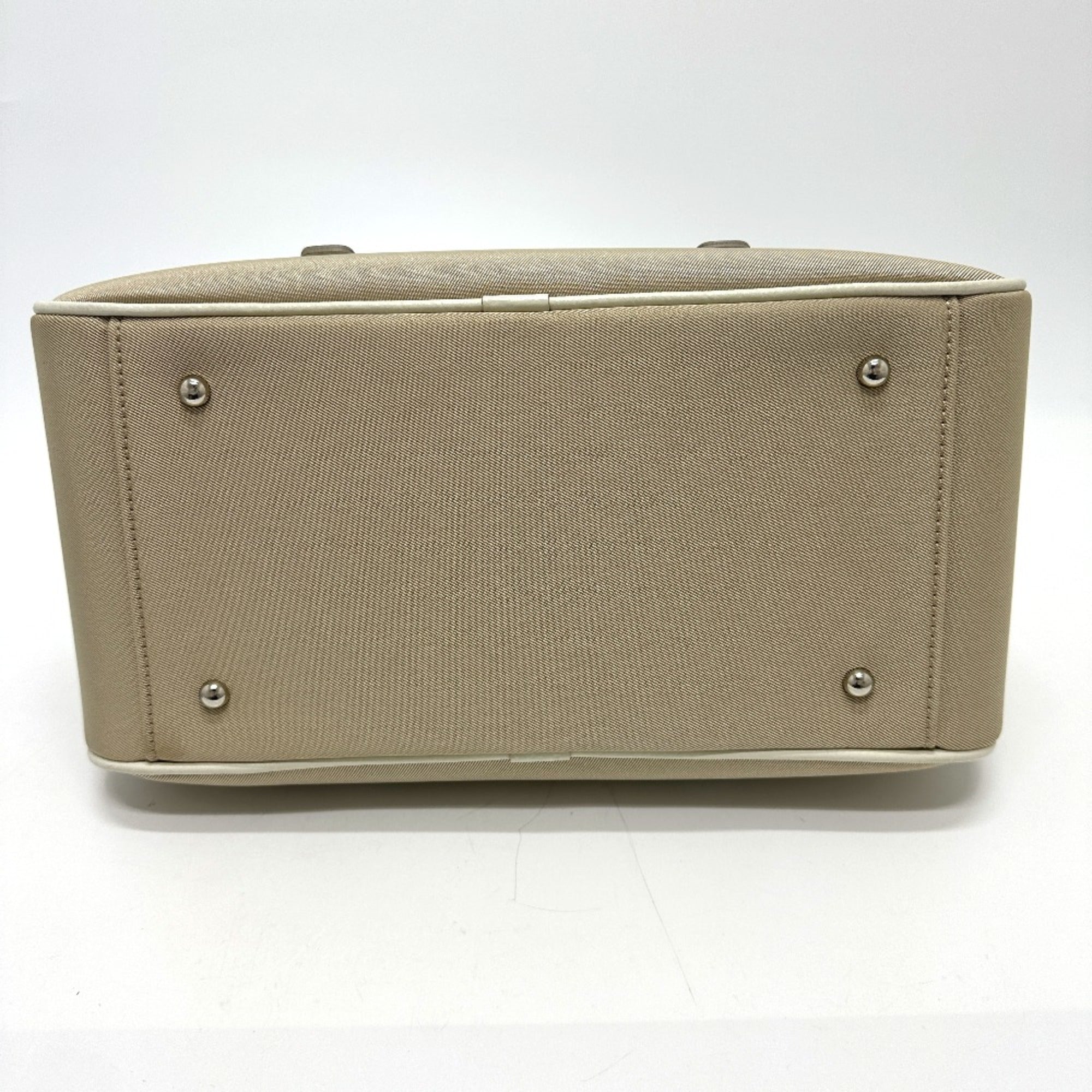 Burberry Beige Cloth Handbag (Pre-Owned)