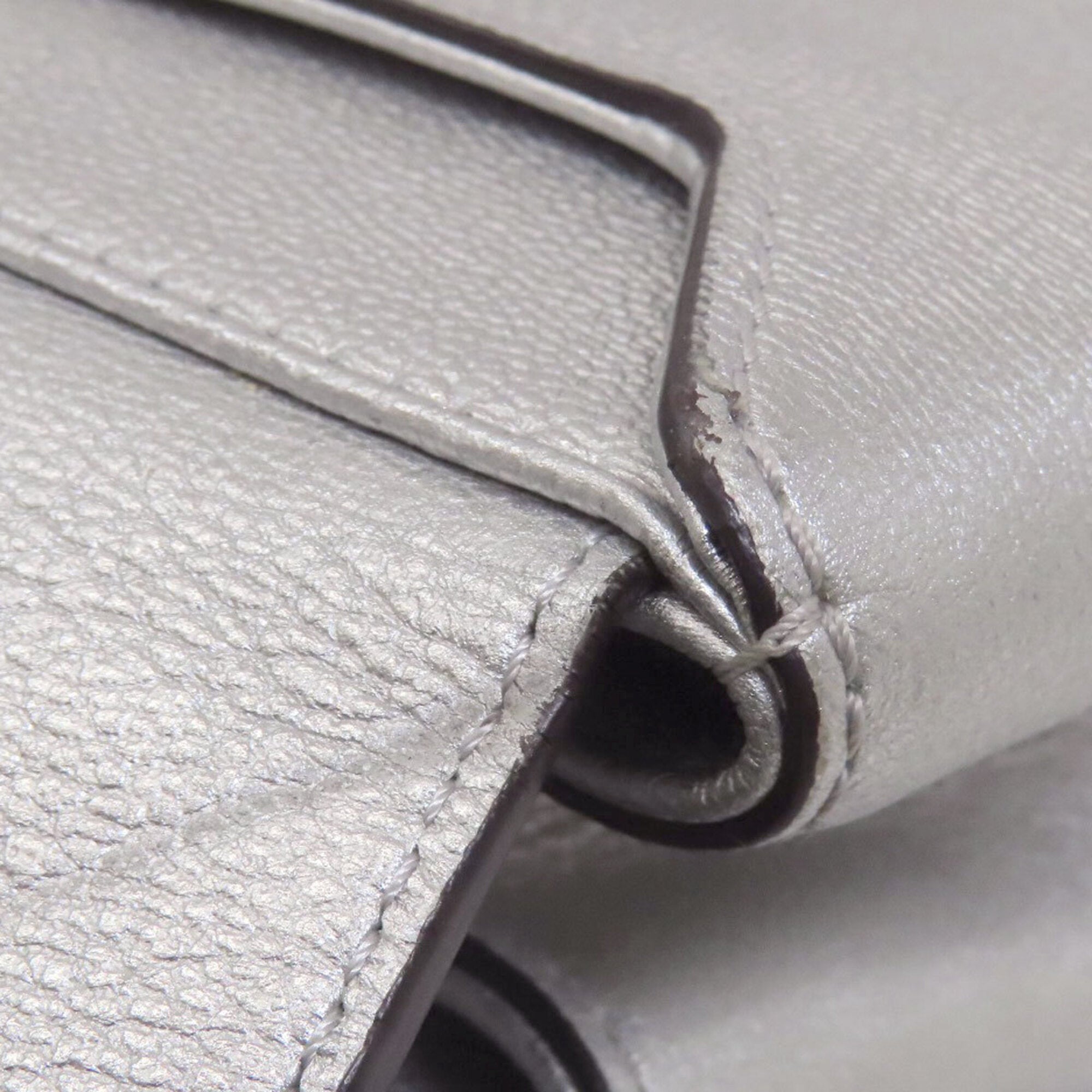Louis Vuitton Silver Leather Shoulder Bag (Pre-Owned)