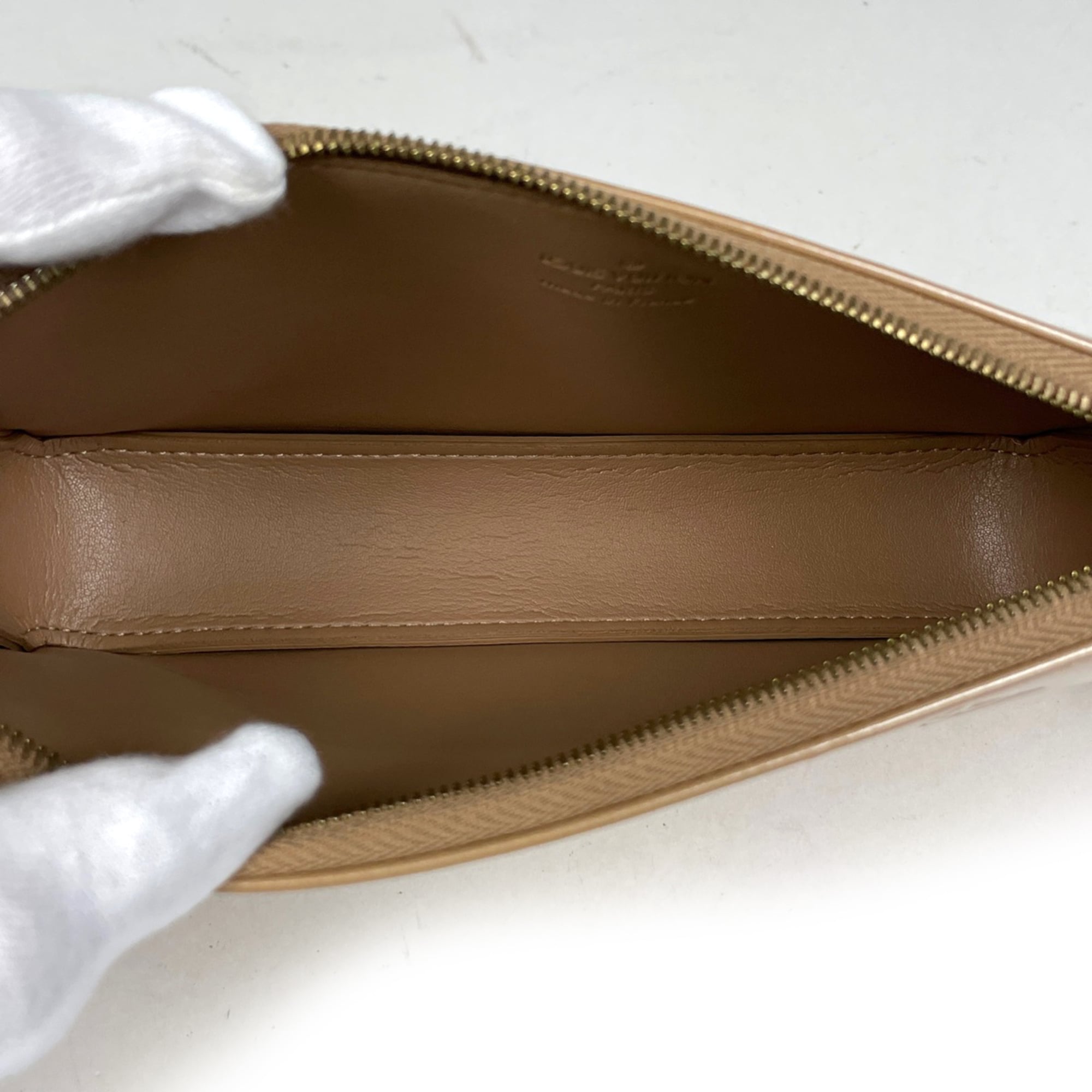 Louis Vuitton Beige Monogram Vernis Pouch (Pre-Owned)