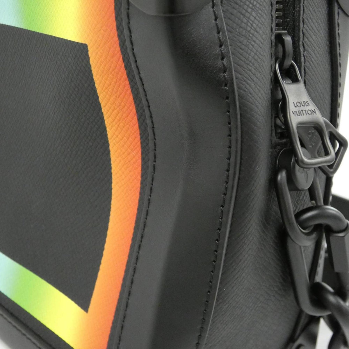 Louis Vuitton Black Leather Shoulder Bag (Pre-Owned)
