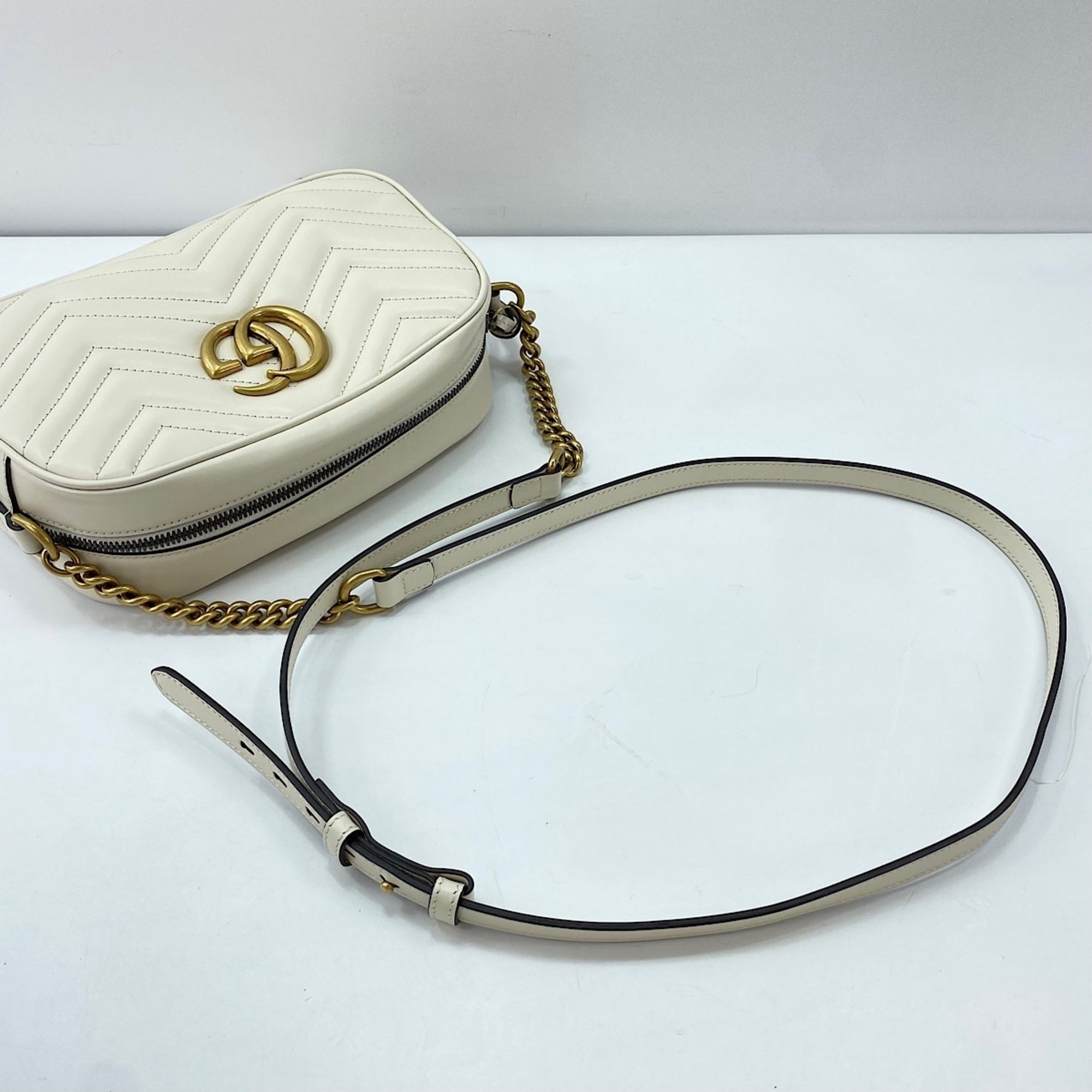 Gucci White Shoulder Bag (Pre-Owned)