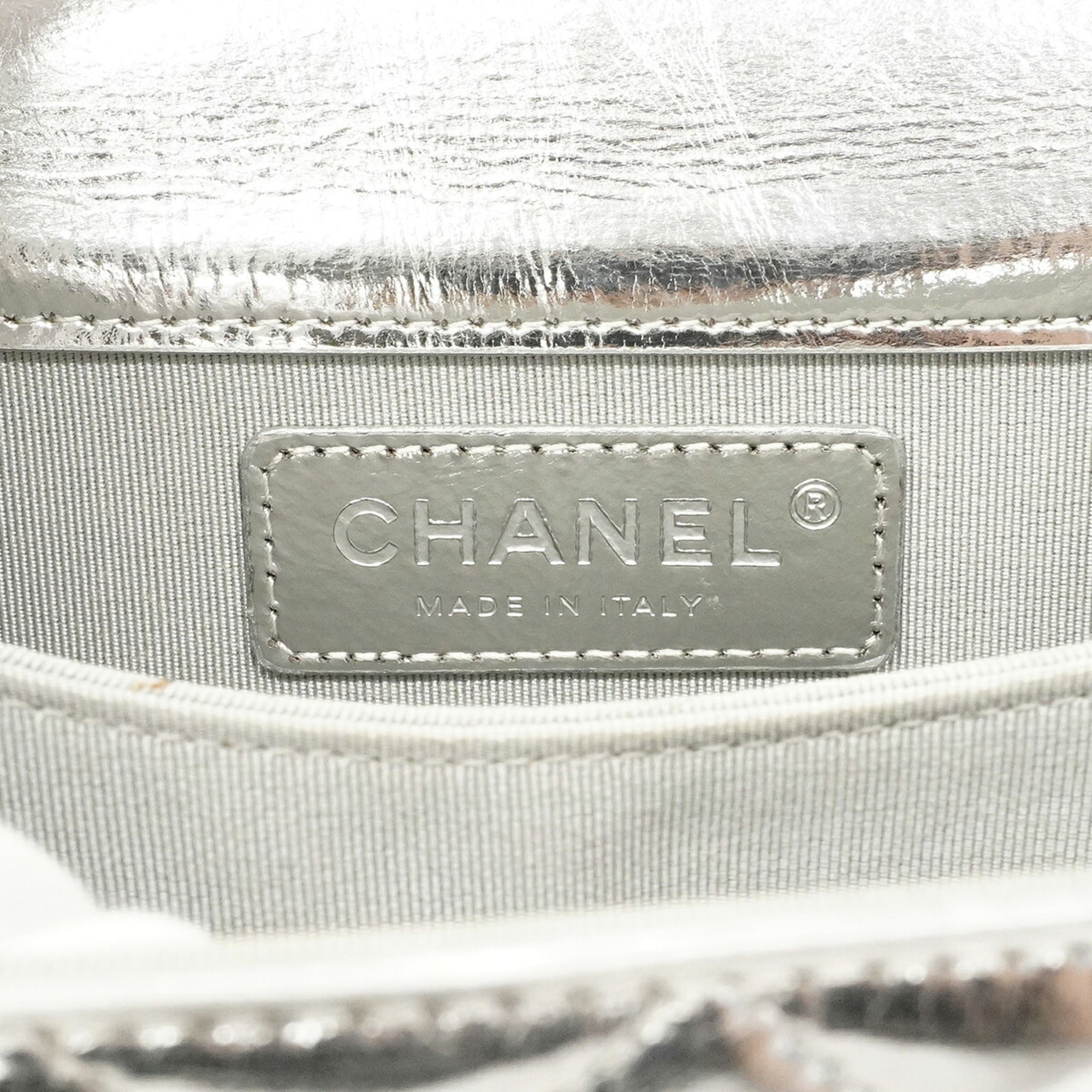 Chanel Silver Shoulder Bag (Pre-Owned)