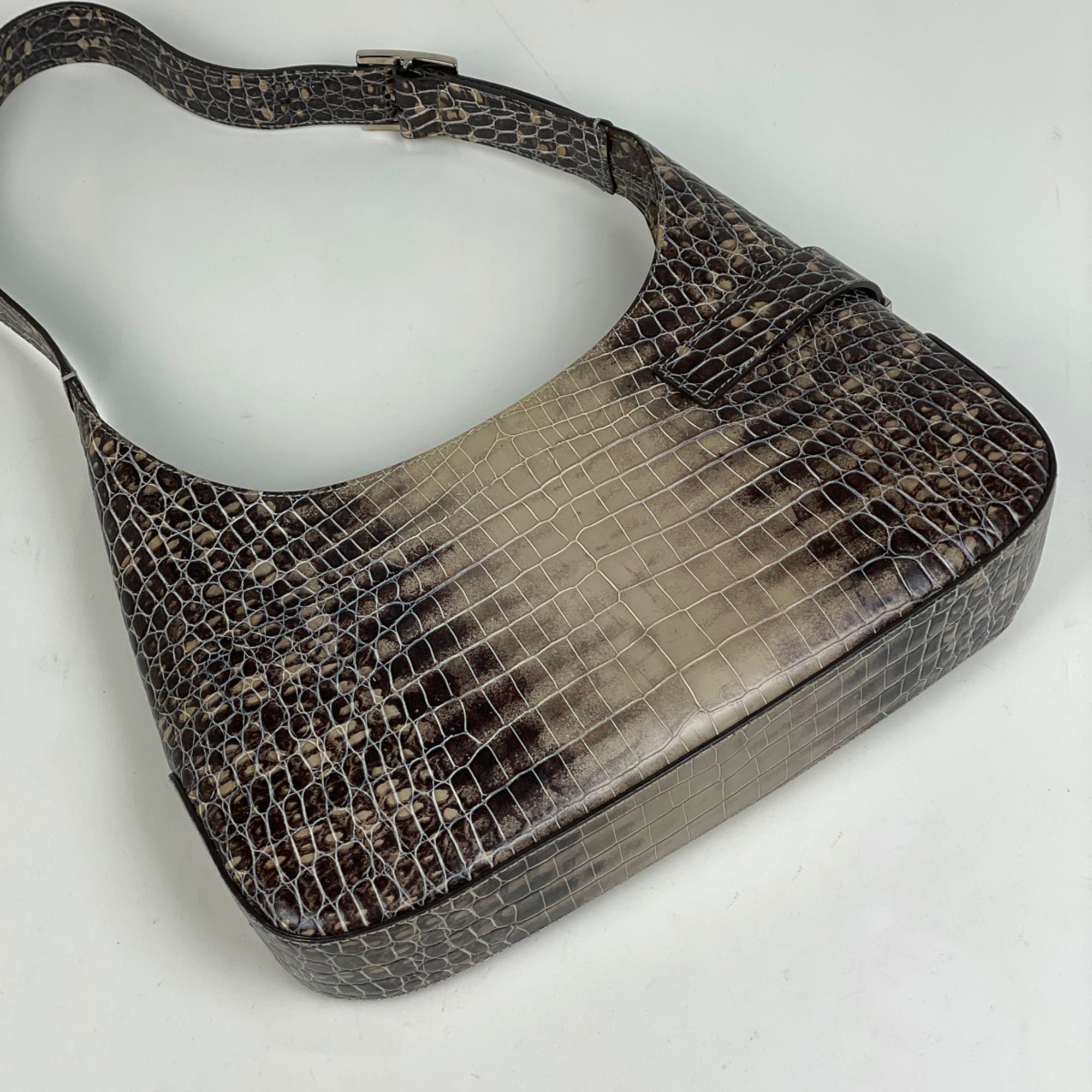 Salvatore Ferragamo Gray Leather Shoulder Bag (Pre-Owned)