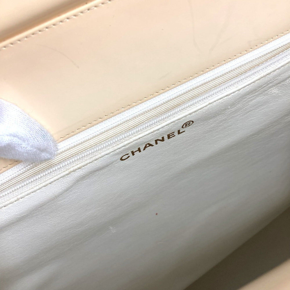 Chanel Matelasse White Leather Handbag (Pre-Owned)