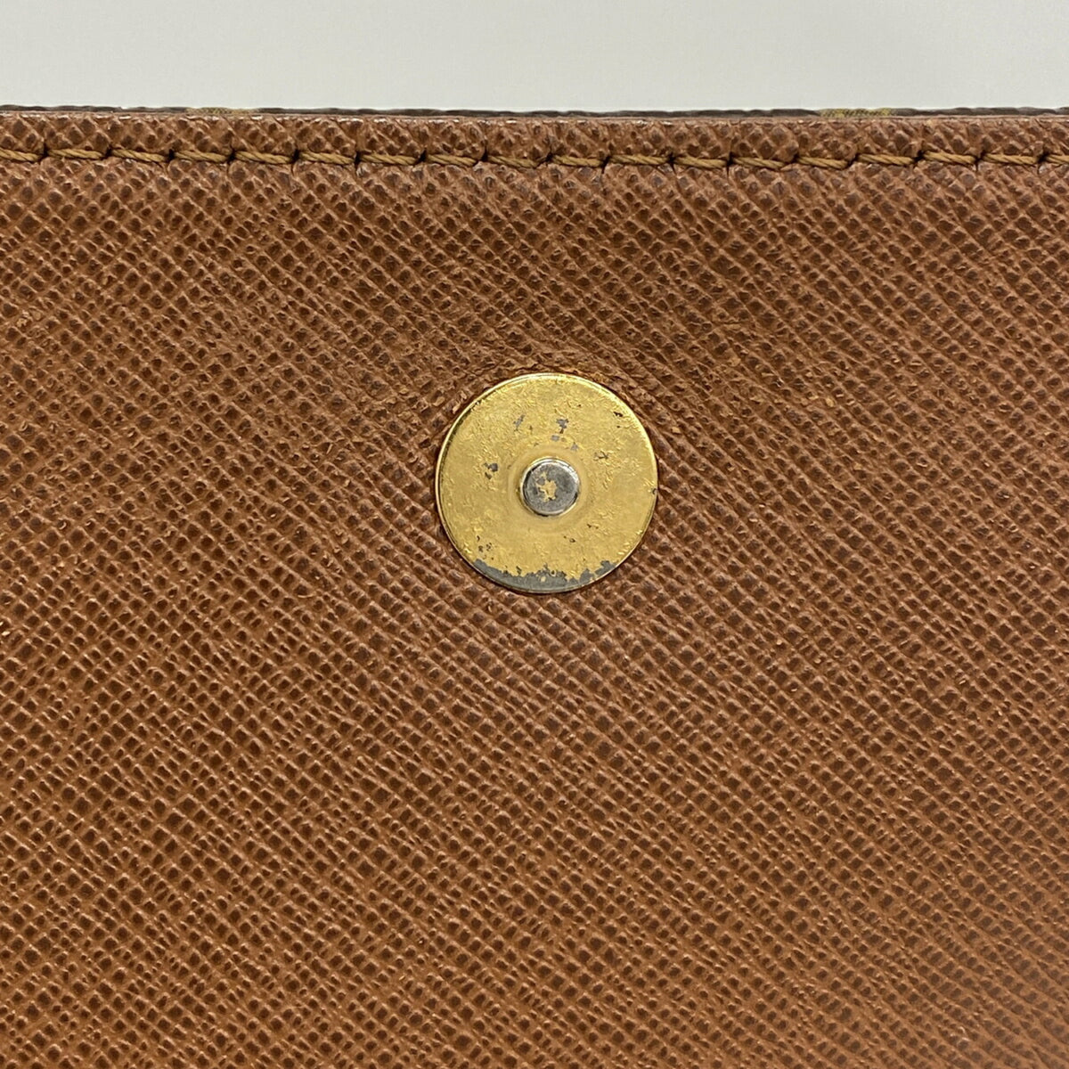 Louis Vuitton Brown Shoulder Bag (Pre-Owned)