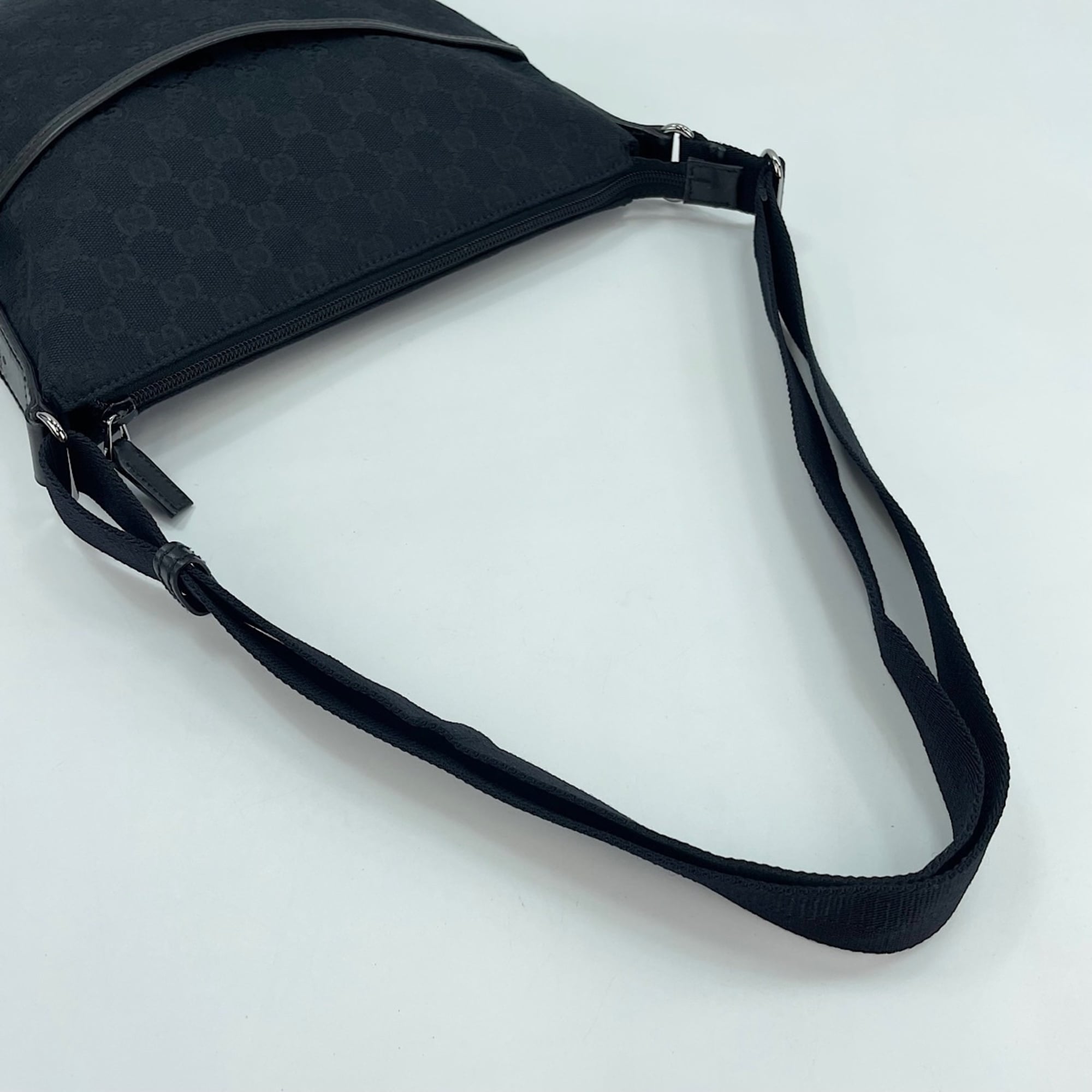 Gucci Black Shoulder Bag (Pre-Owned)