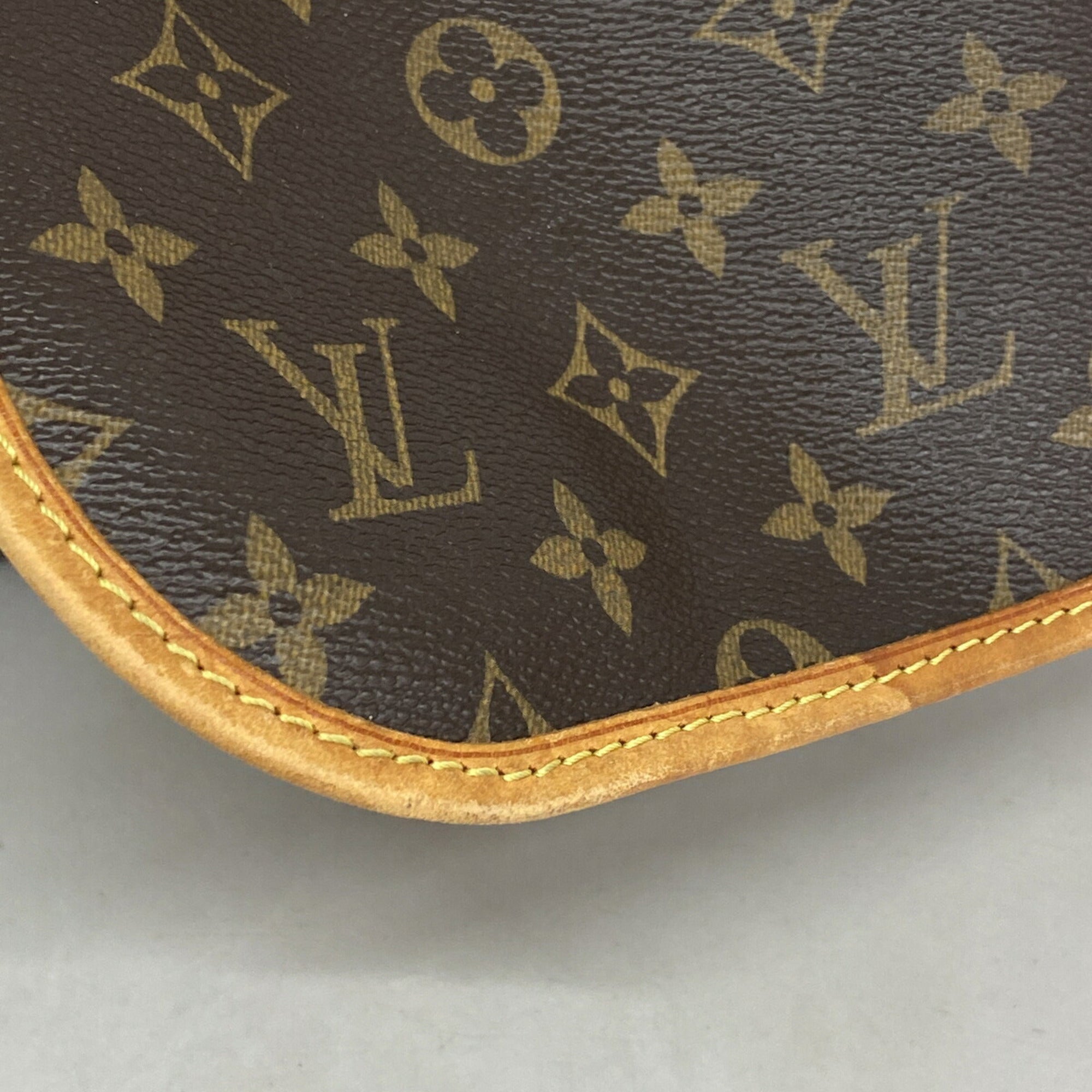 Louis Vuitton Brown Shoulder Bag (Pre-Owned)