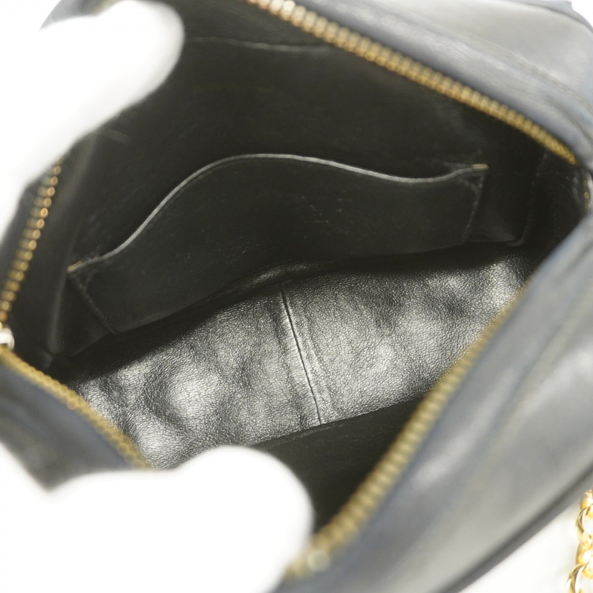 Chanel Black Leather Shoulder Bag (Pre-Owned)