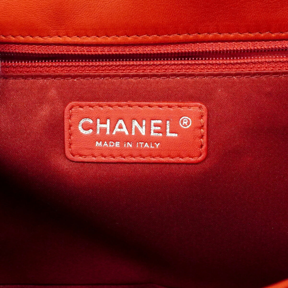 Chanel Red Color Leather Shoulder Bag (Pre-Owned)