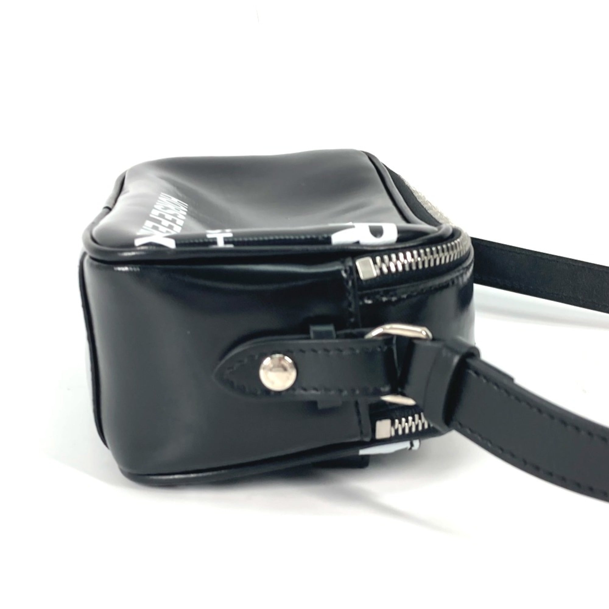 Burberry Black Leather Shoulder Bag (Pre-Owned)