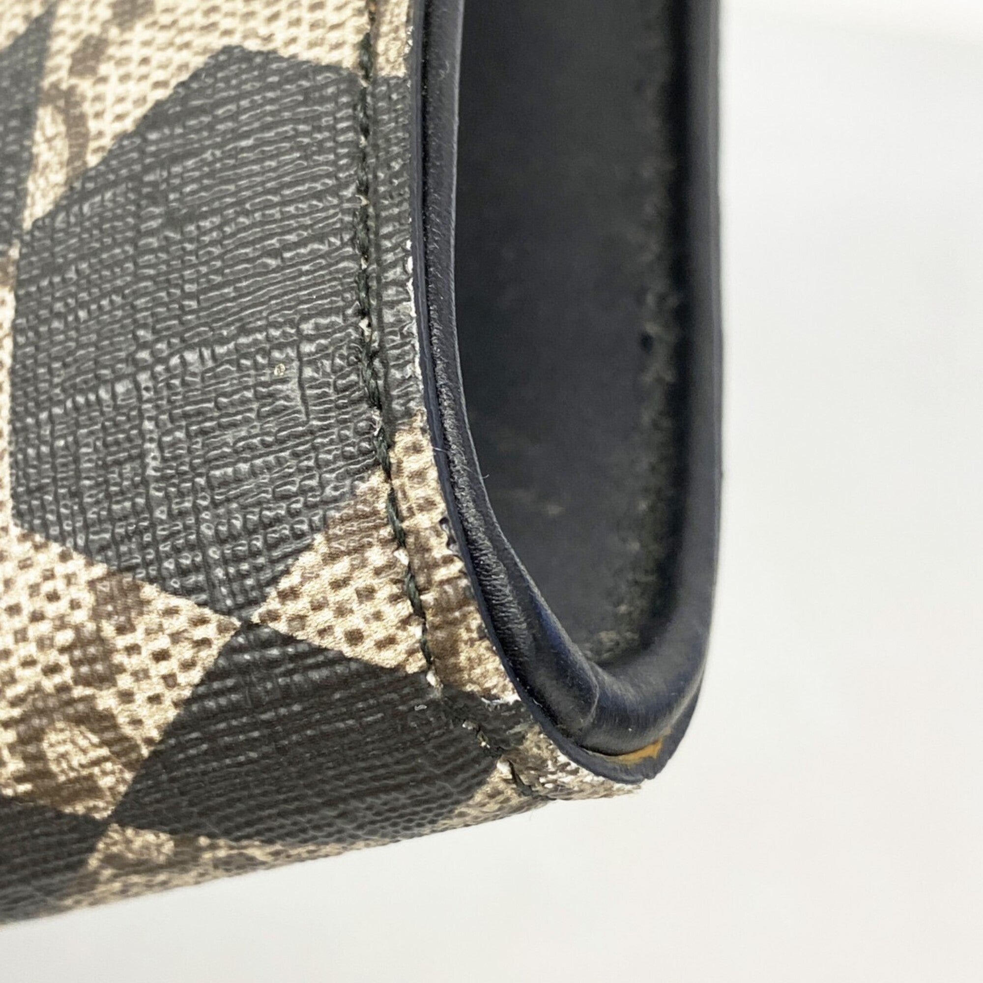 Gucci Beige Black Pvc Clutch Bag (Pre-Owned)