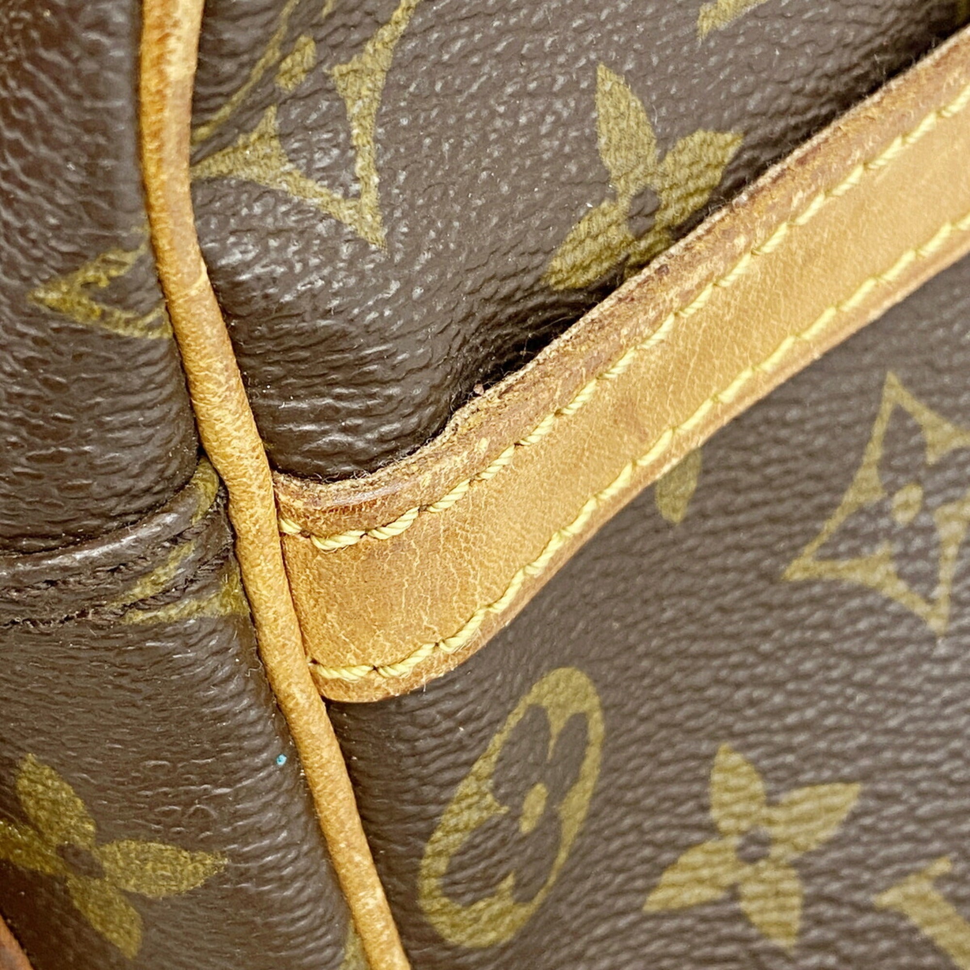 Louis Vuitton Brown Shoulder Bag (Pre-Owned)