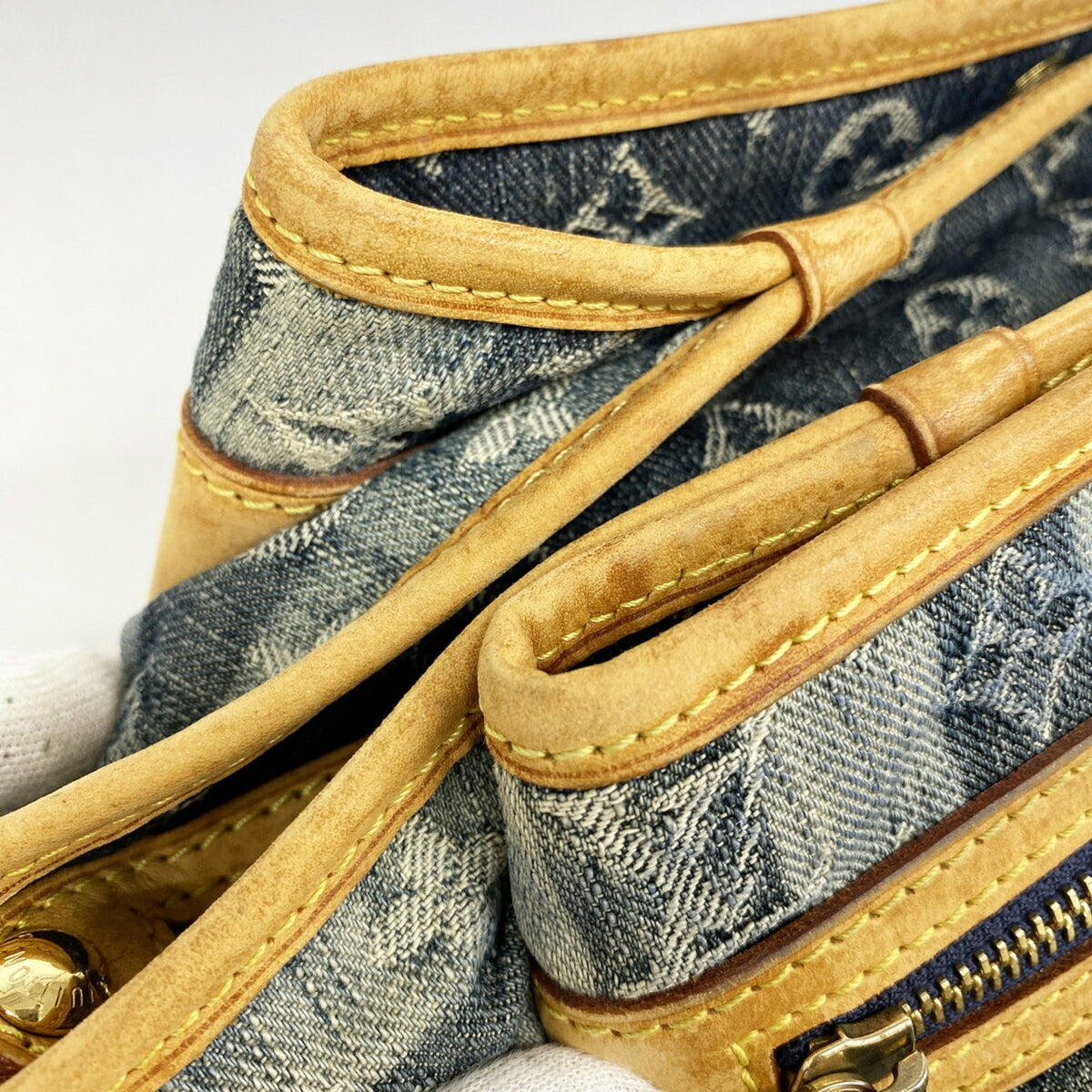 Louis Vuitton Blue Shoulder Bag (Pre-Owned)