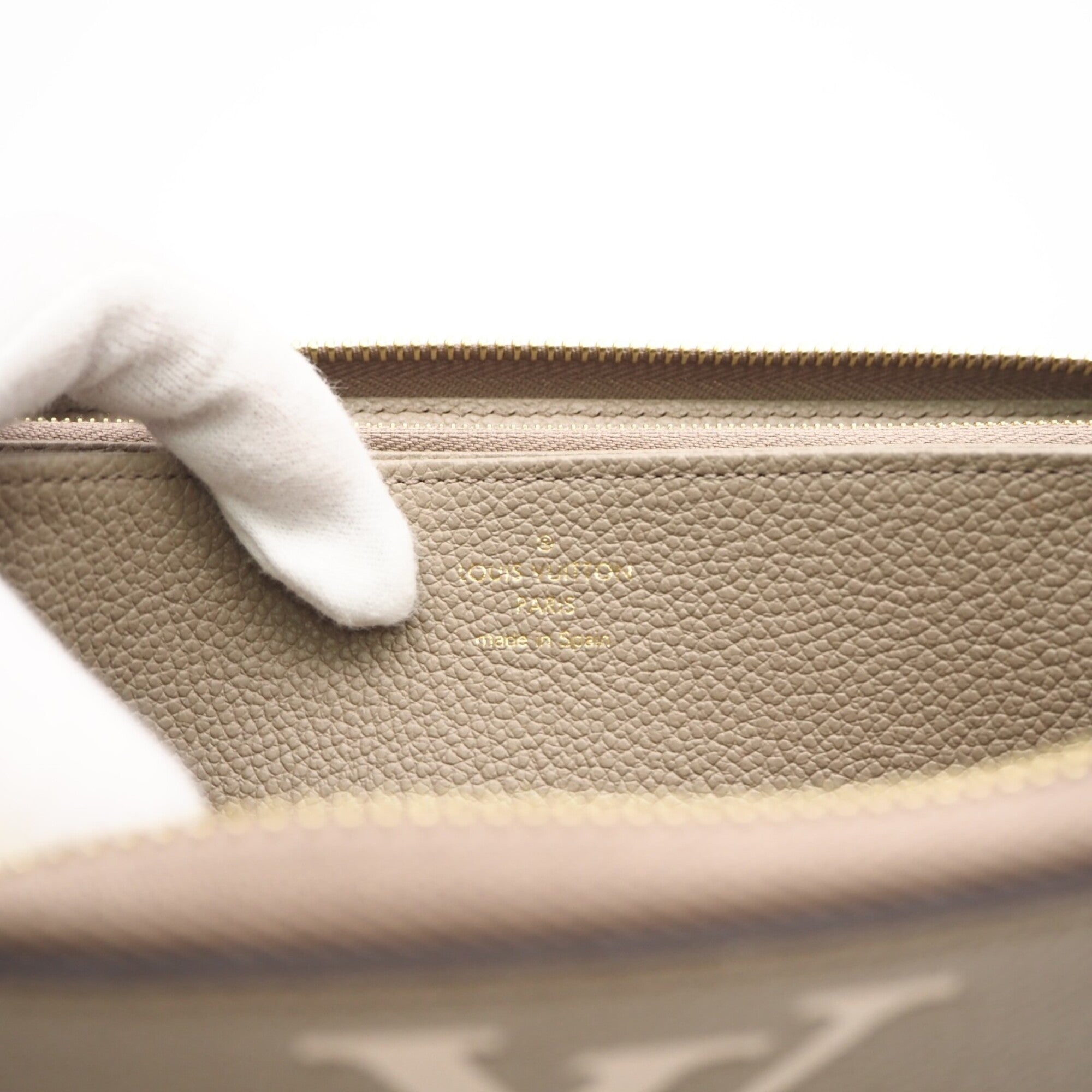 Louis Vuitton Beige Cream Leather Long Wallet (Bi-Fold) (Pre-Owned)