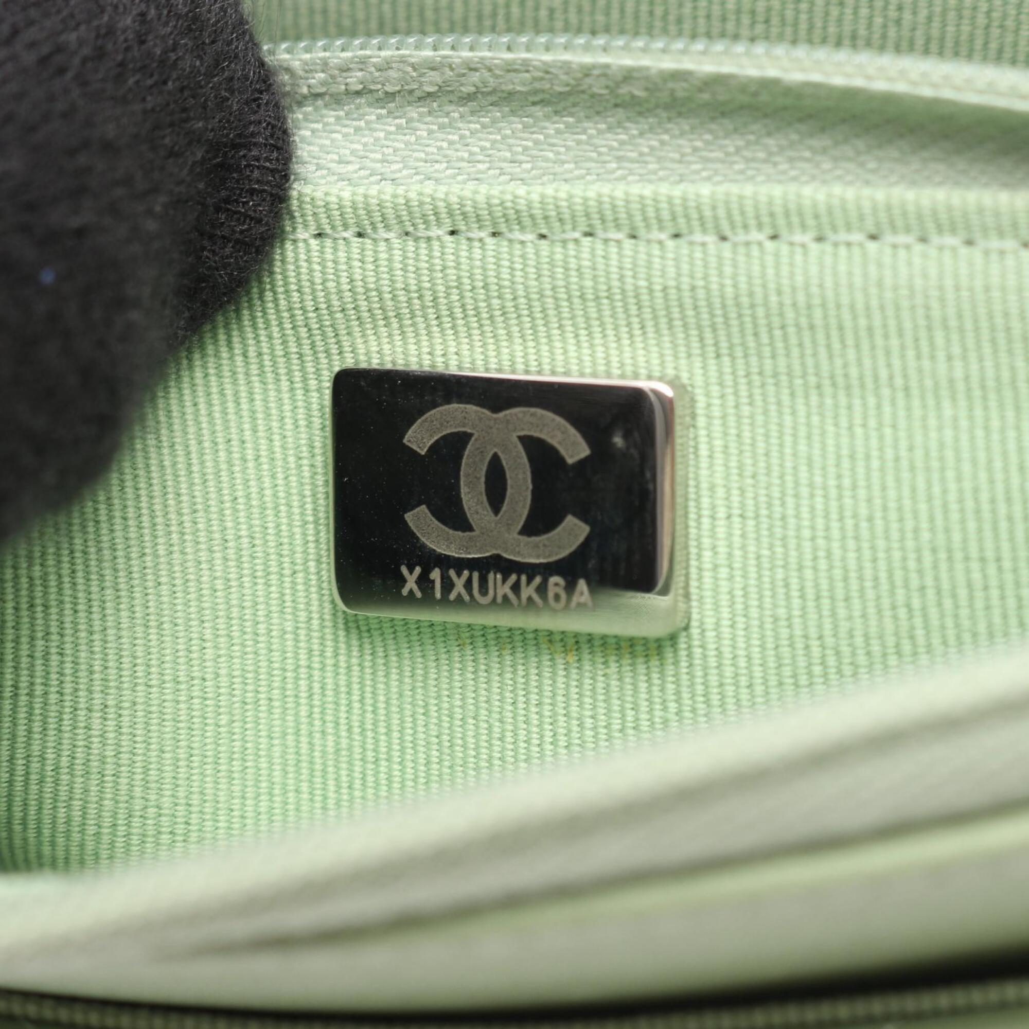 Chanel Matelasse Green Leather Handbag Shoulder Bag (Pre-Owned)