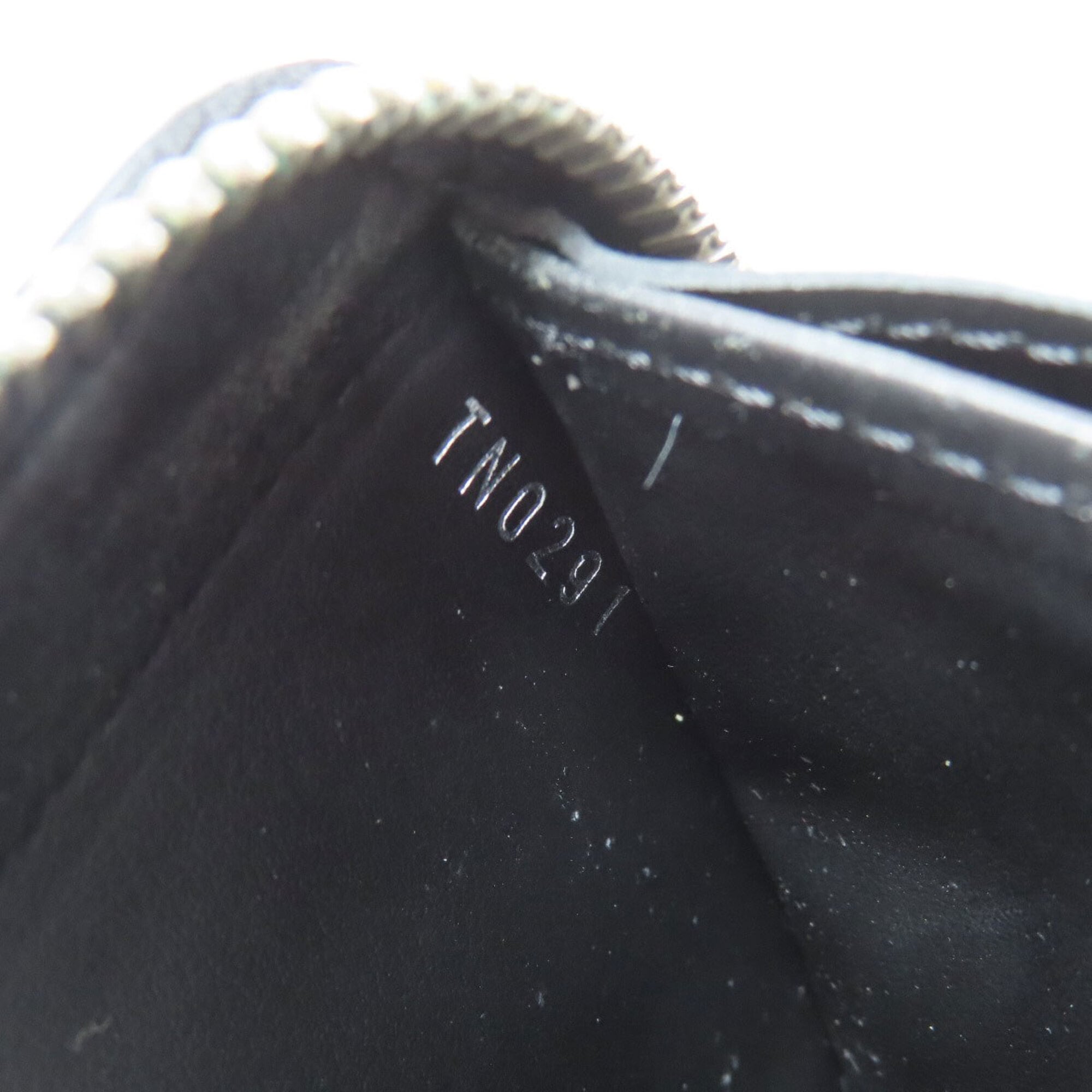 Louis Vuitton Mahina Black Mahina Leather Long Wallet (Bi-Fold) (Pre-Owned)