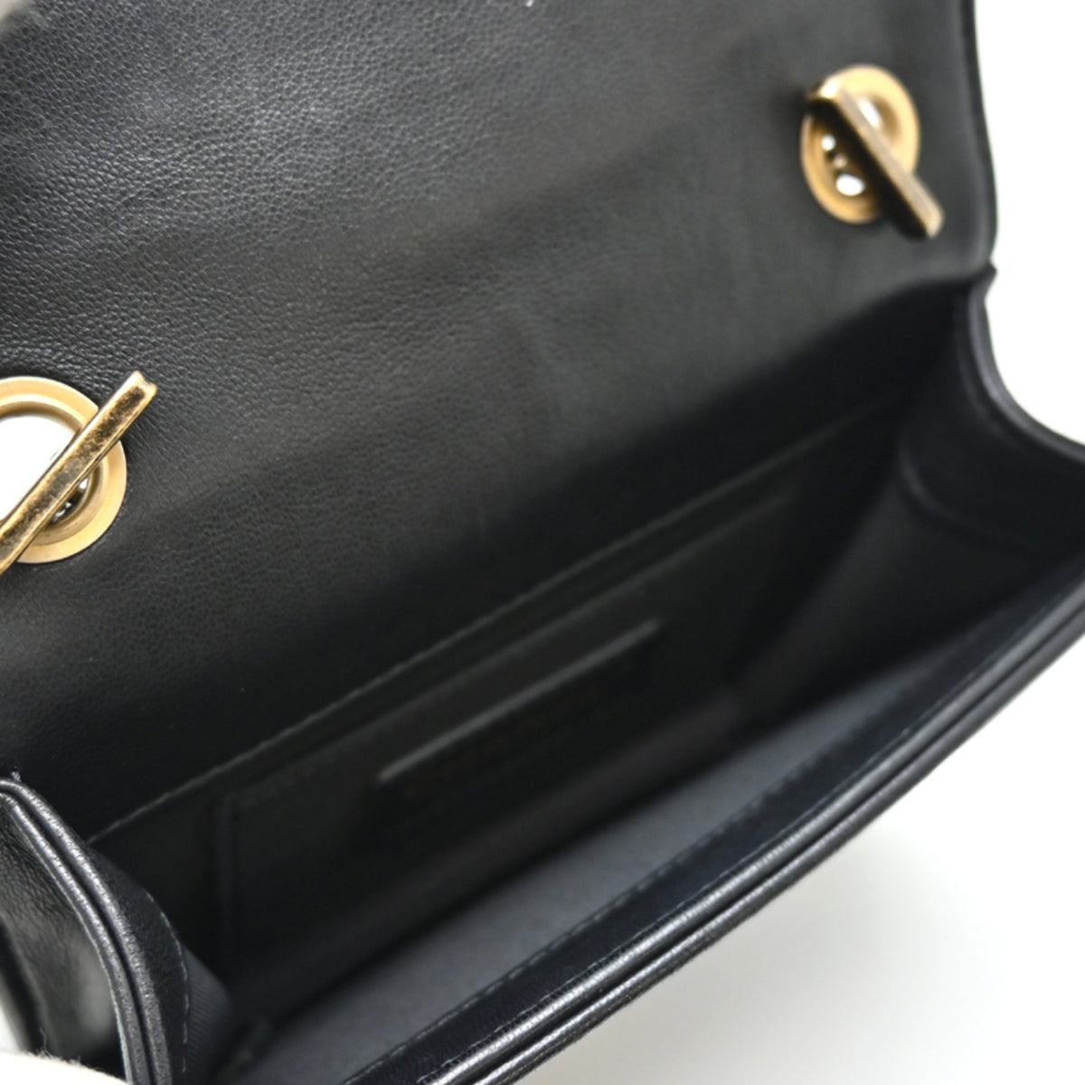 Chanel Black Leather Shoulder Bag (Pre-Owned)