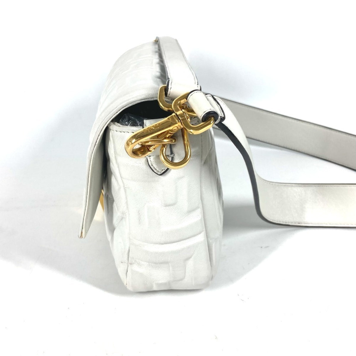 Fendi White Leather Shoulder Bag (Pre-Owned)