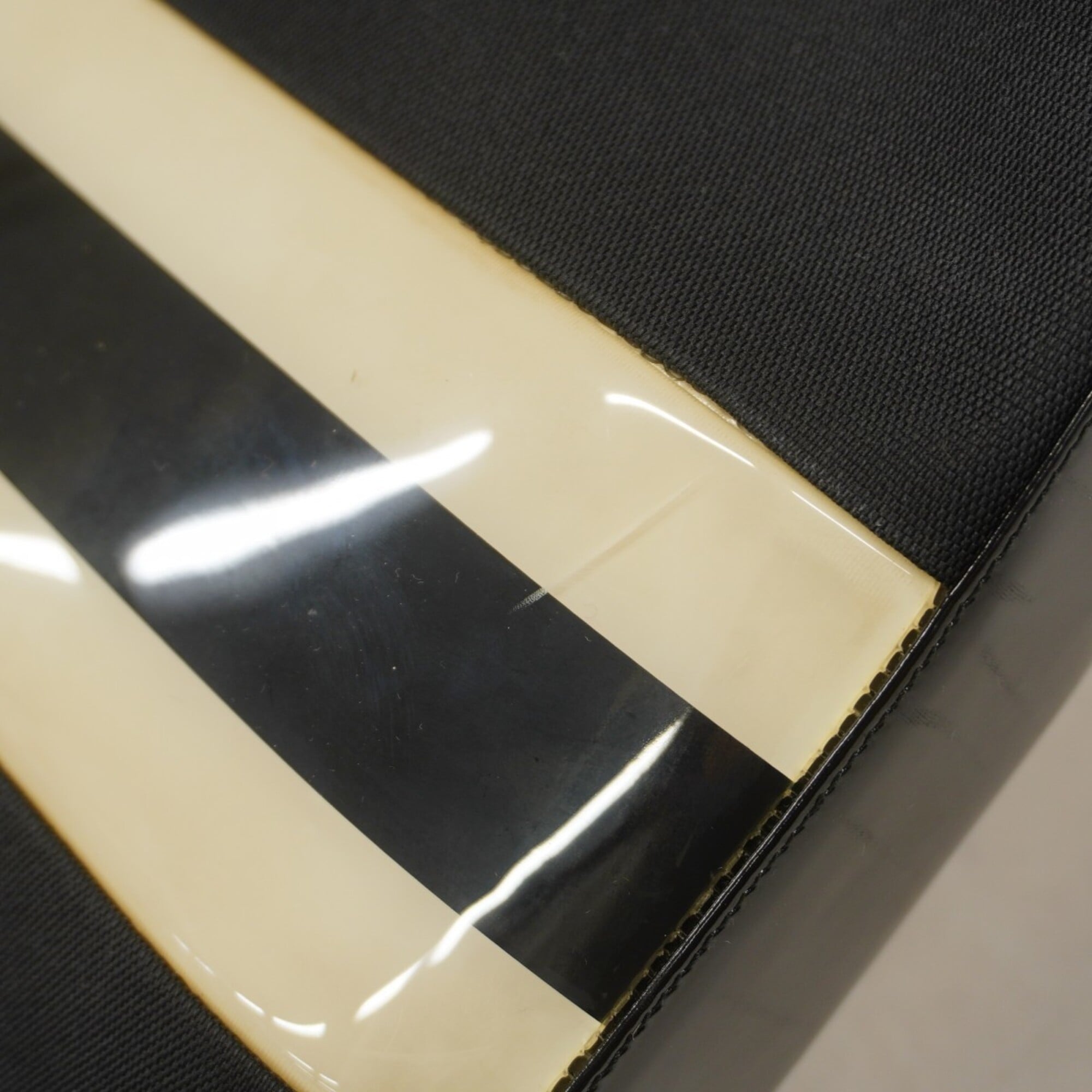 Gucci Black White Canvas Handbag (Pre-Owned)