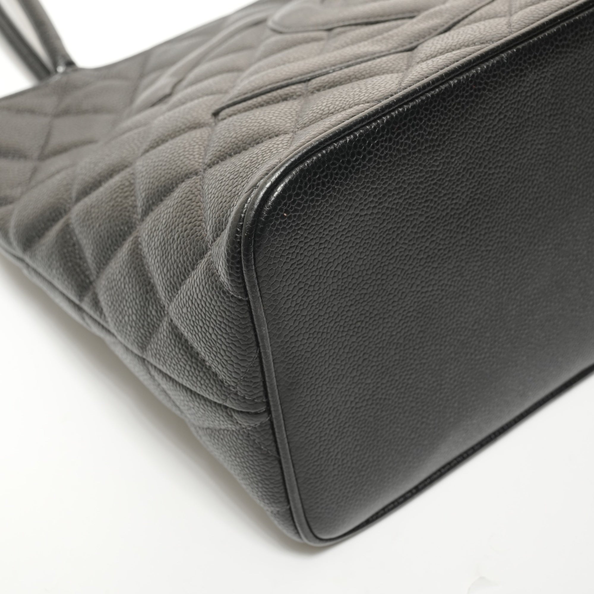 Chanel Black Grained Calfskin Tote Bag (Pre-Owned)