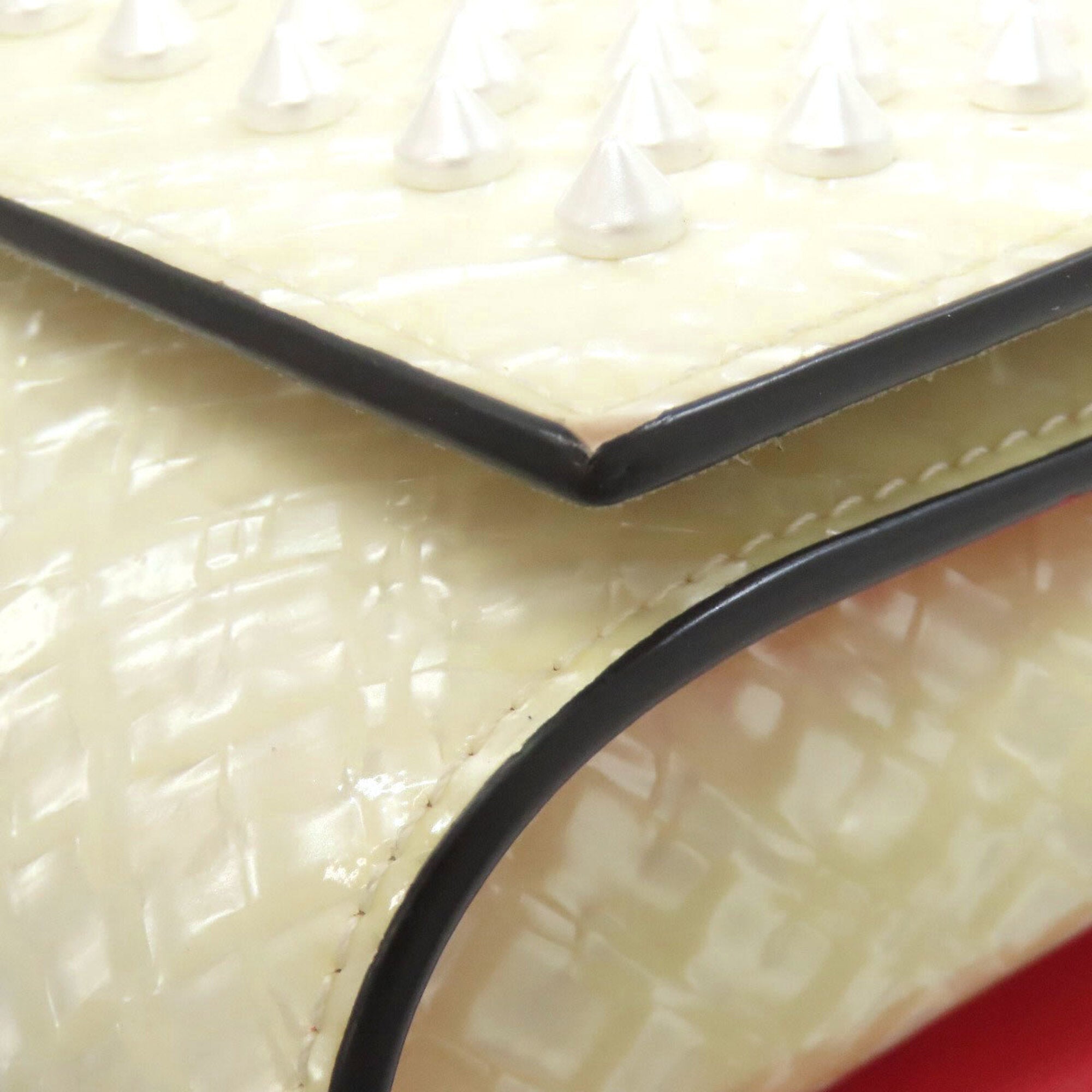 Christian Louboutin White Leather Shoulder Bag (Pre-Owned)