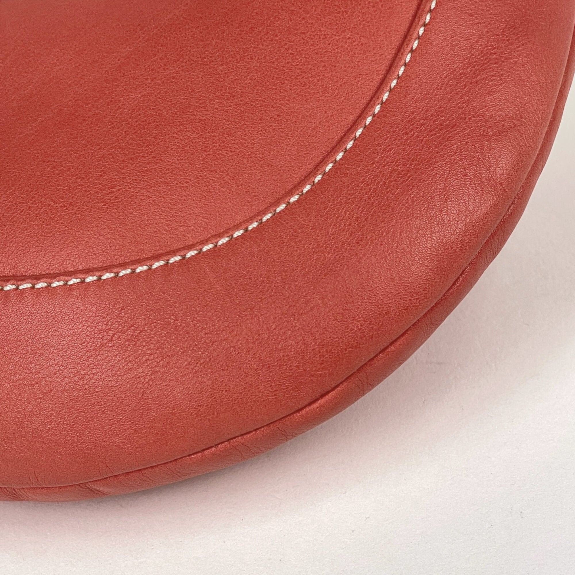 Loewe Red Color Leather Shoulder Bag (Pre-Owned)