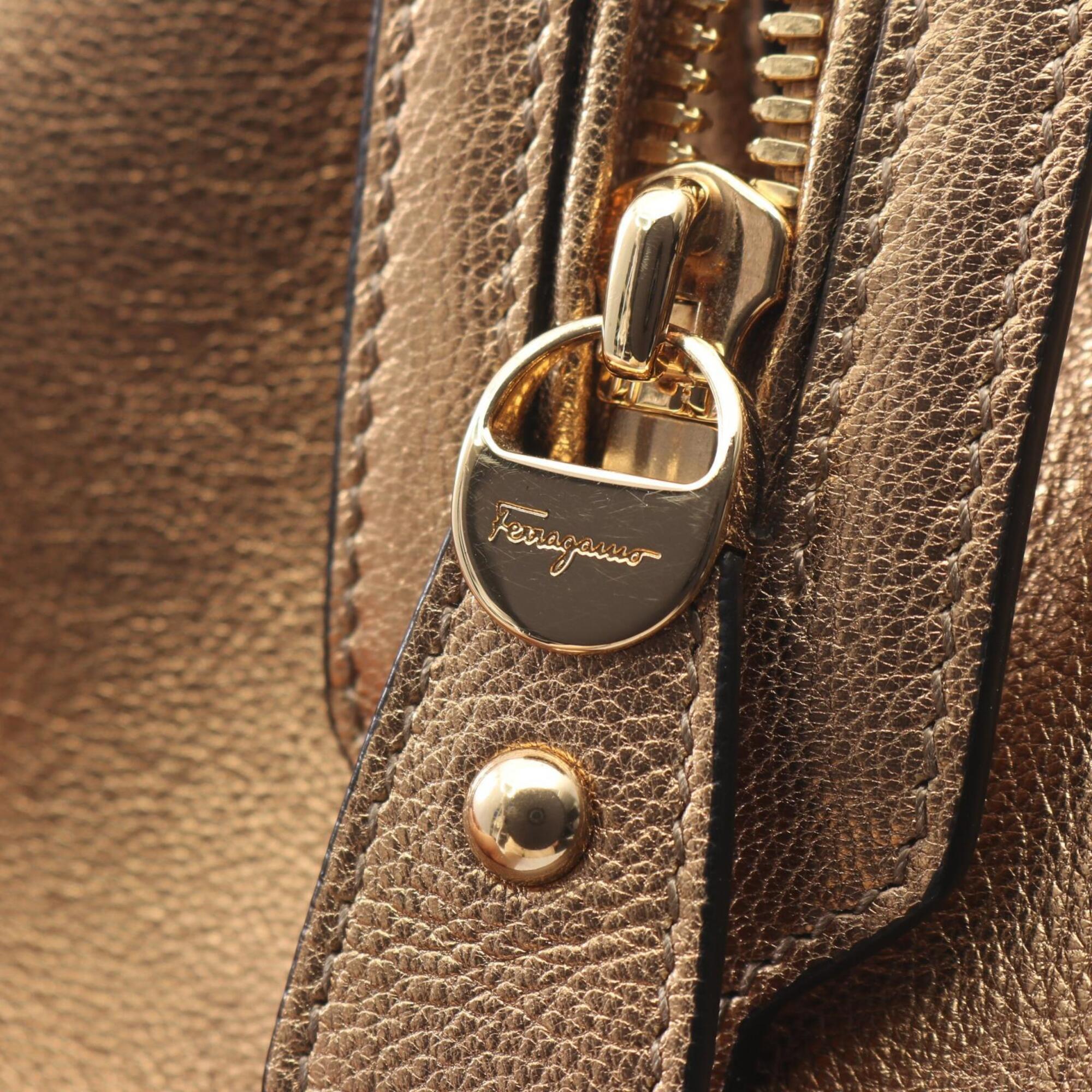 Salvatore Ferragamo Gold Leather Handbag (Pre-Owned)