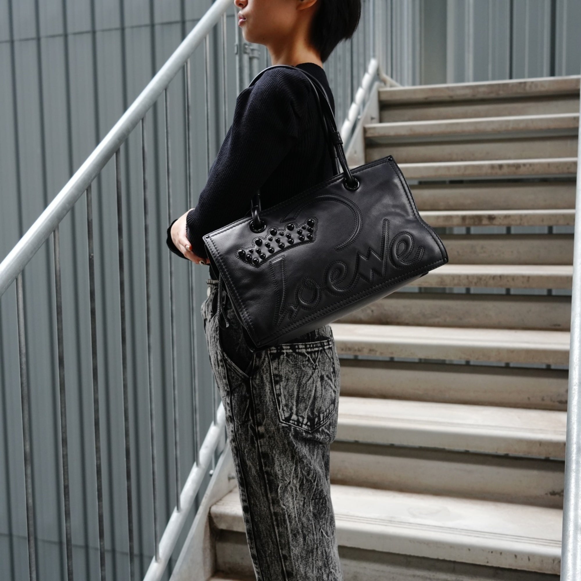 Loewe Black Leather Shoulder Bag Tote Bag (Pre-Owned)