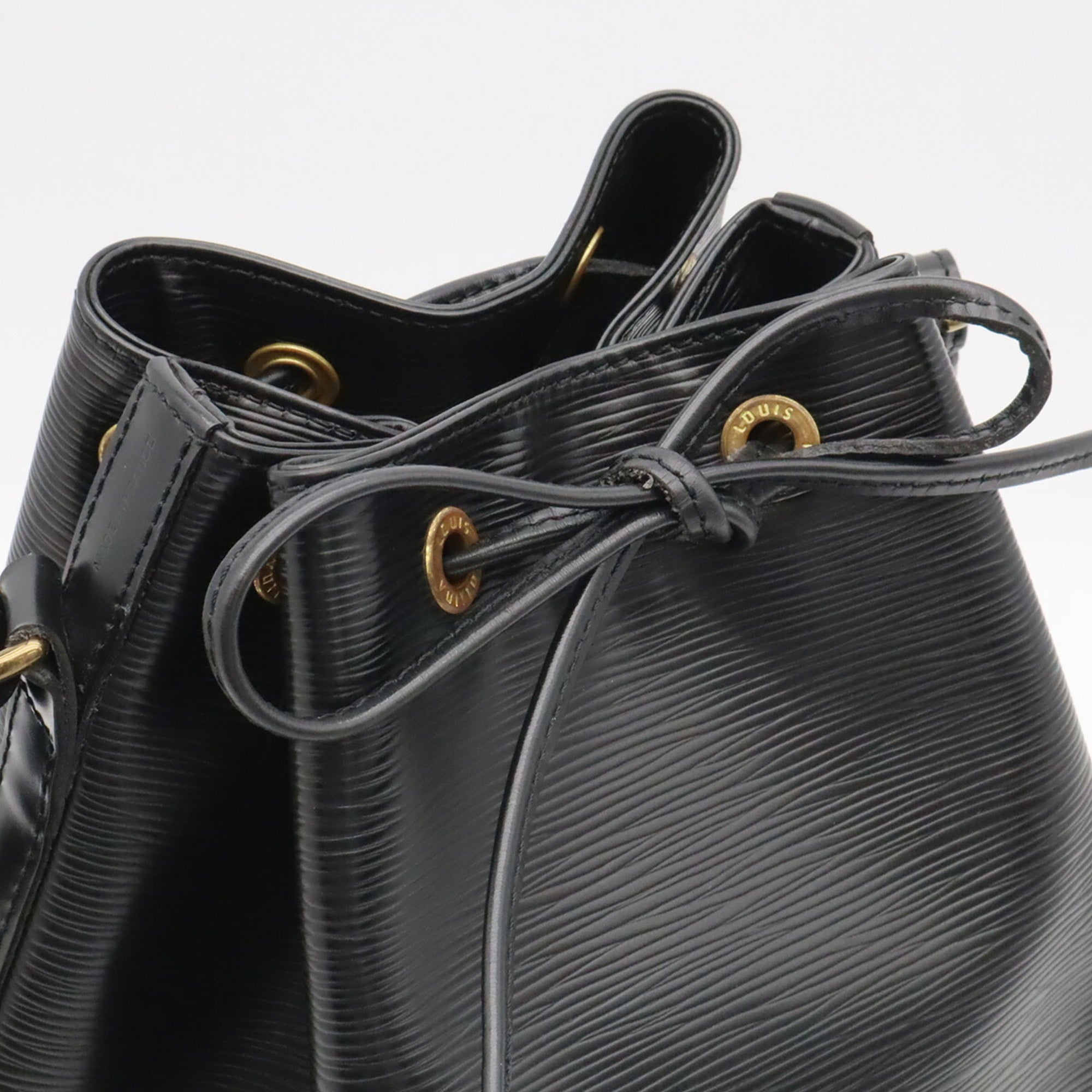 Louis Vuitton Black Noir Epi Leather Shoulder Bag (Pre-Owned)
