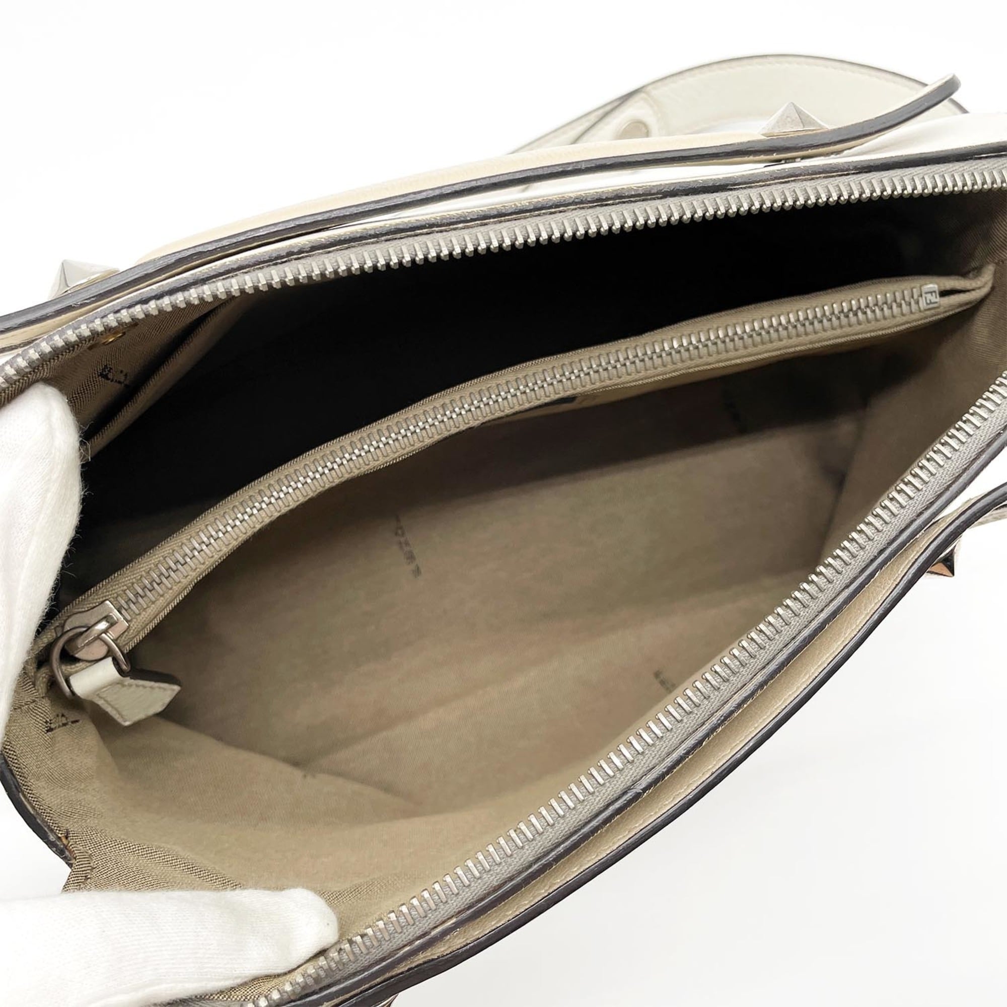 Fendi White Leather Handbag (Pre-Owned)