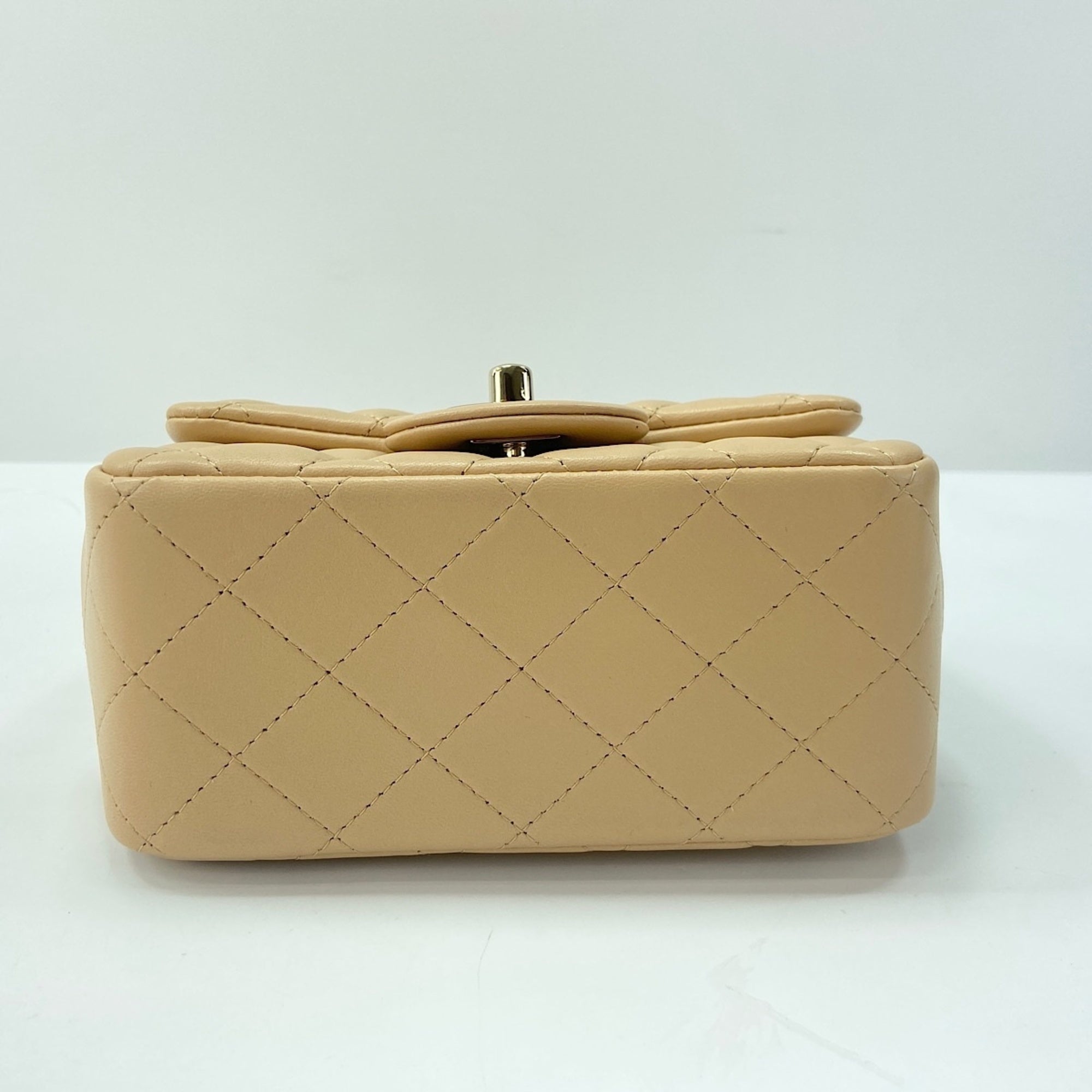 Chanel Beige Shoulder Bag (Pre-Owned)