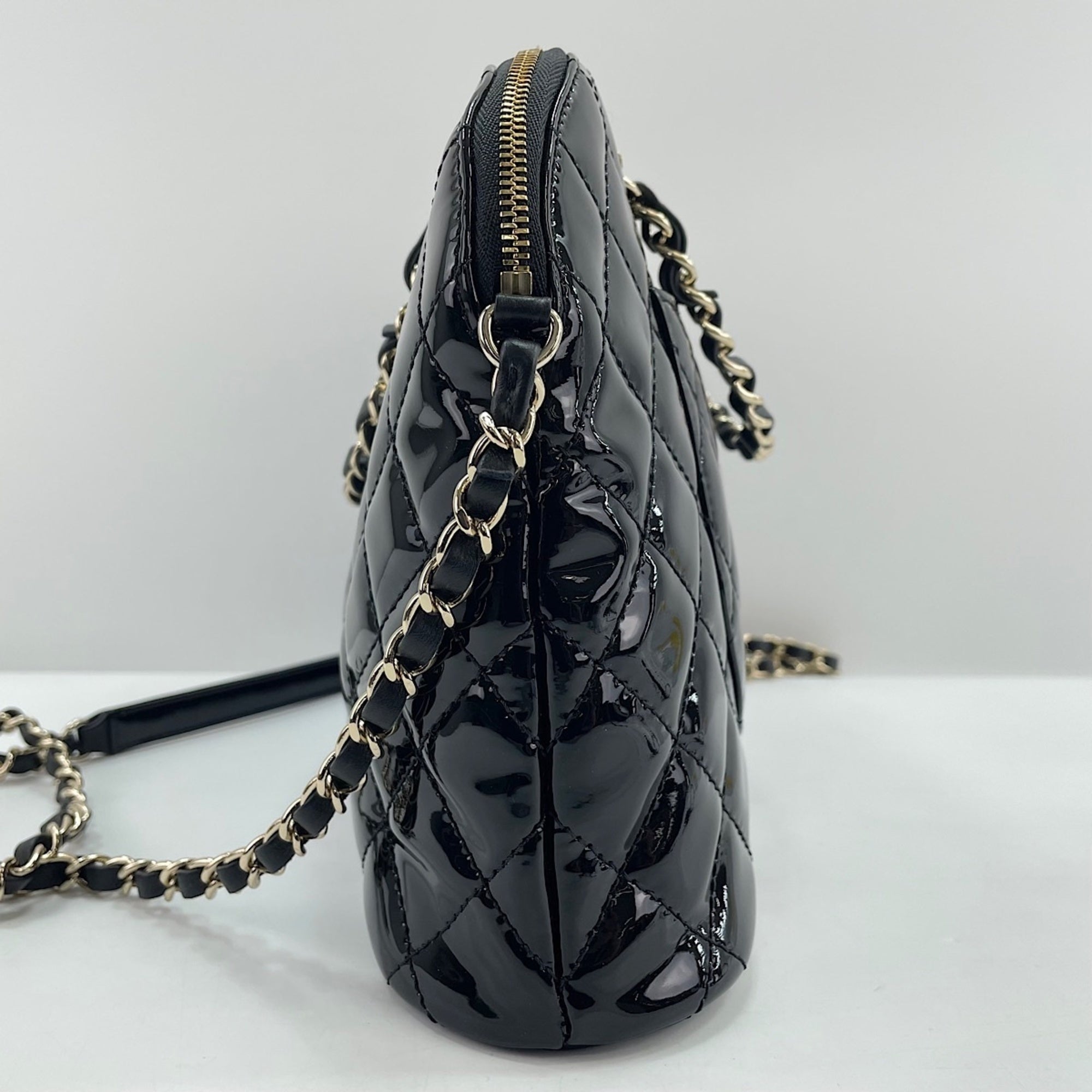 Chanel Black Handbag (Pre-Owned)