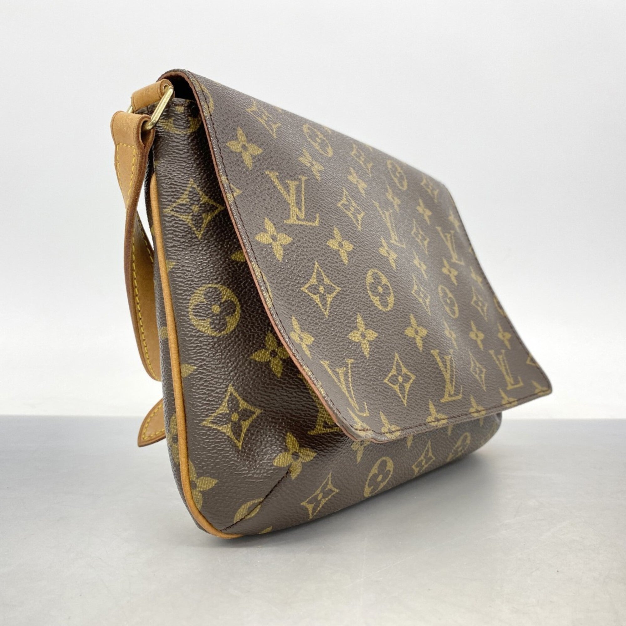 Louis Vuitton Brown Shoulder Bag (Pre-Owned)