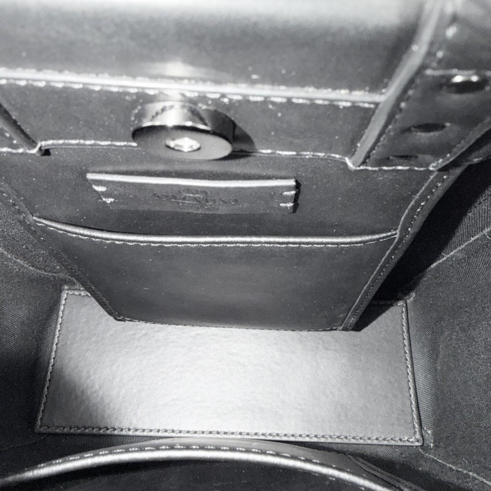Valentino Garavani Black Leather Handbag Shoulder Bag Tote Bag (Pre-Owned)