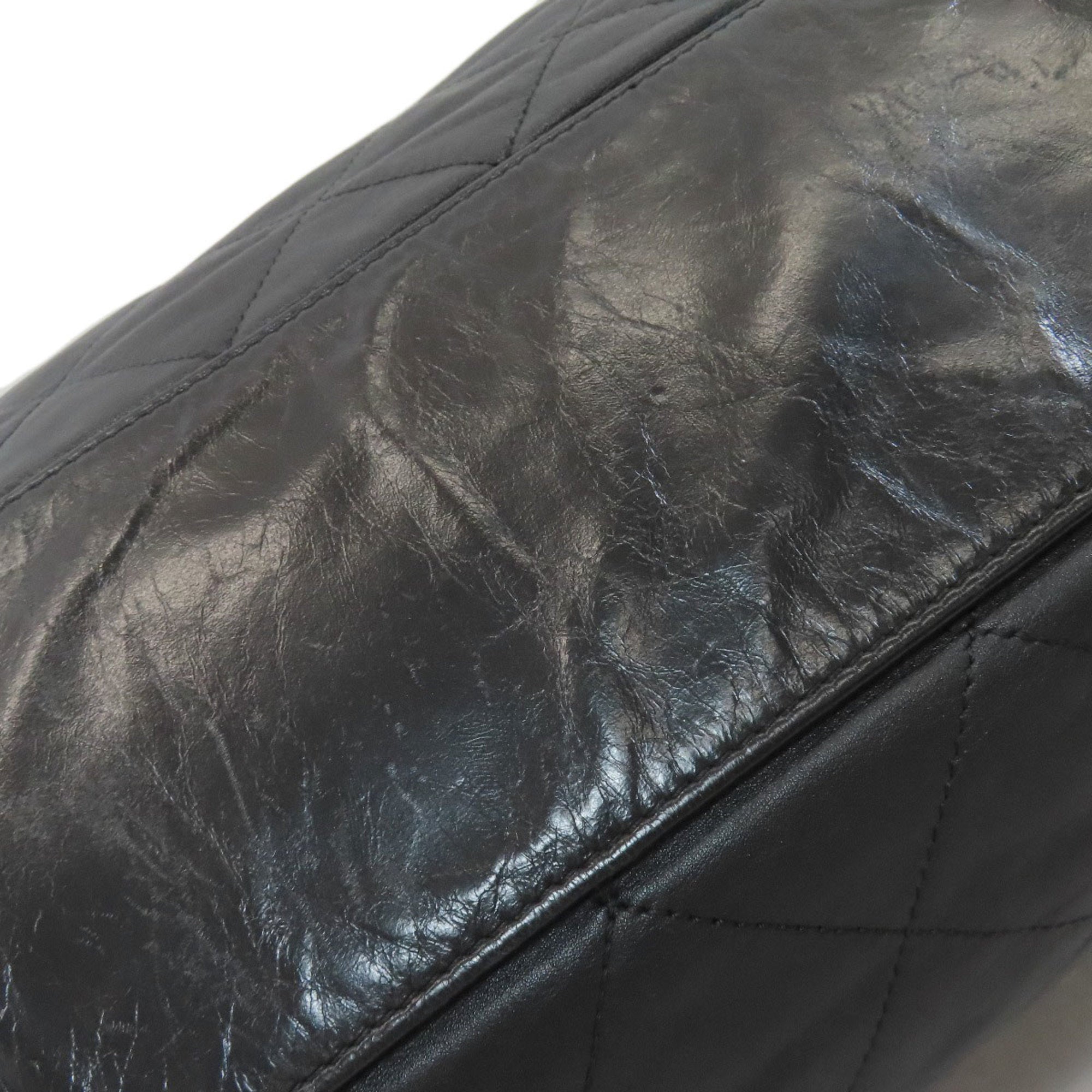Chanel Black Leather Shoulder Bag (Pre-Owned)