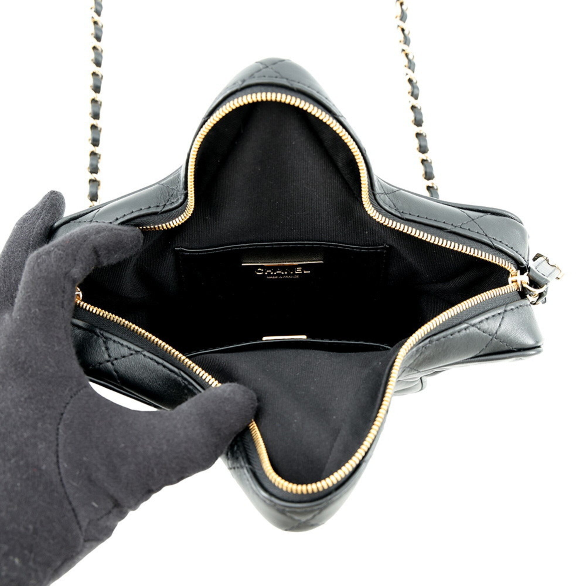 Chanel Black Leather Shoulder Bag (Pre-Owned)