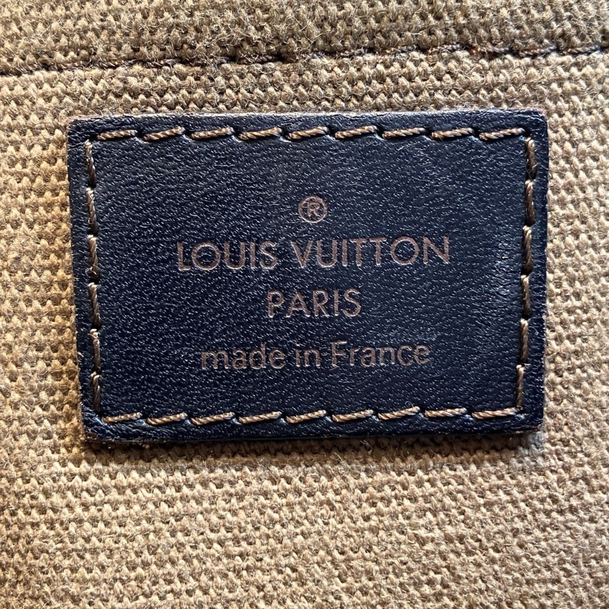 Louis Vuitton Brown Leather Messenger Bag (Pre-Owned)