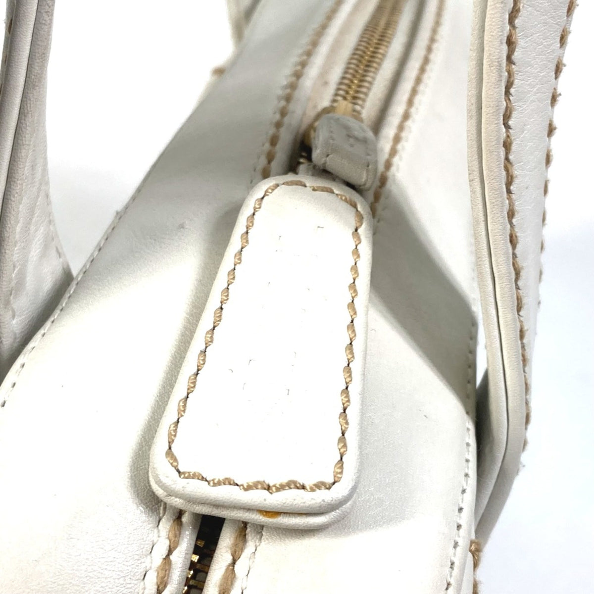 Chanel White Leather Handbag (Pre-Owned)