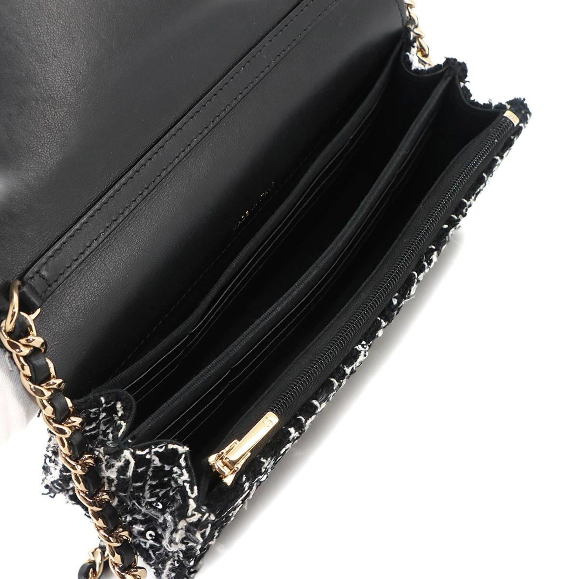 Chanel Matelasse Black White Tweed Leather Chain/Shoulder Wallet (Pre-Owned)