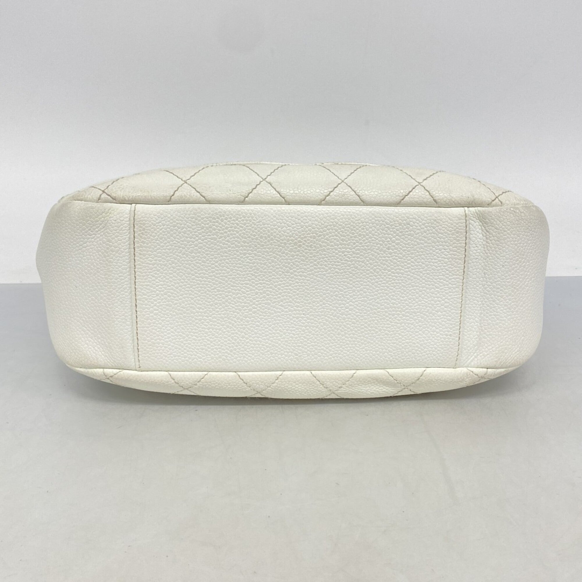 Chanel White Grained Calfskin Shoulder Bag (Pre-Owned)