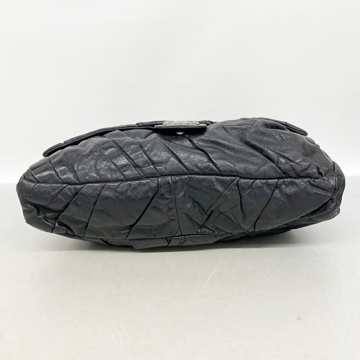 Chanel Black Leather Shoulder Bag (Pre-Owned)