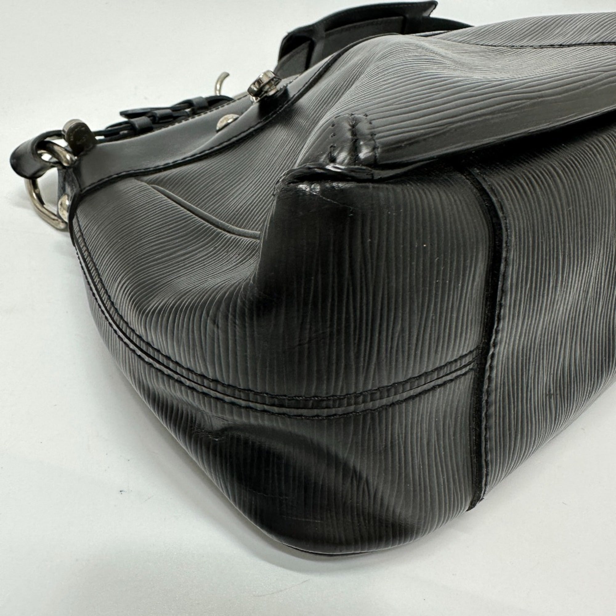 Louis Vuitton Black Leather Handbag (Pre-Owned)